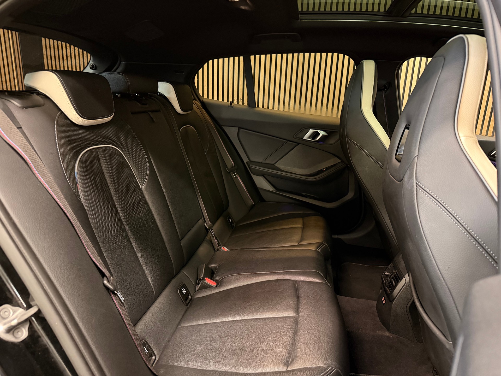 BMW M135i xDrive M Sport Pro Steptronic | Vollausstattung | Frisch ab Service | Frisch ab MFK | CarVertical | Garantie-image-25