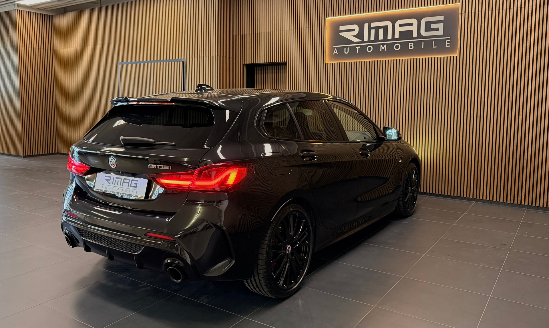 BMW M135i xDrive M Sport Pro Steptronic | Vollausstattung | Frisch ab Service | Frisch ab MFK | CarVertical | Garantie-image-9