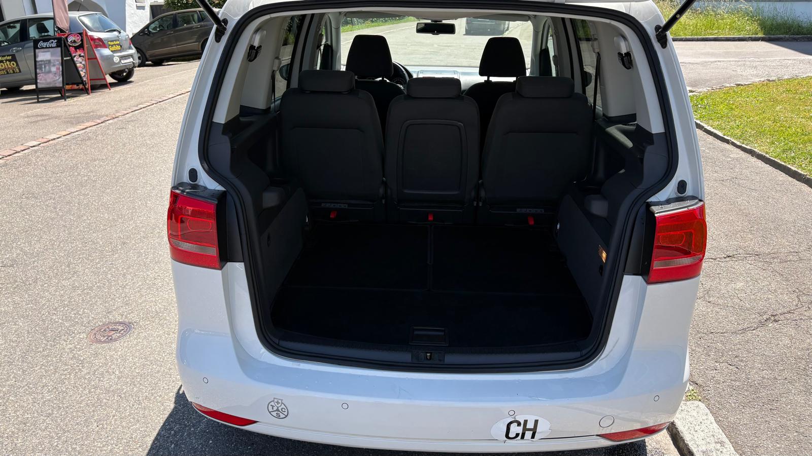 VW Touran 1.4 TSI Trendline DSG-image-12