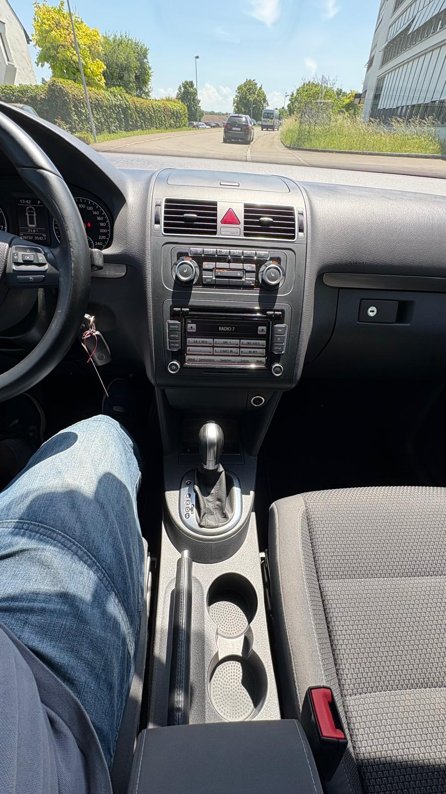 VW Touran 1.4 TSI Trendline DSG-image-11