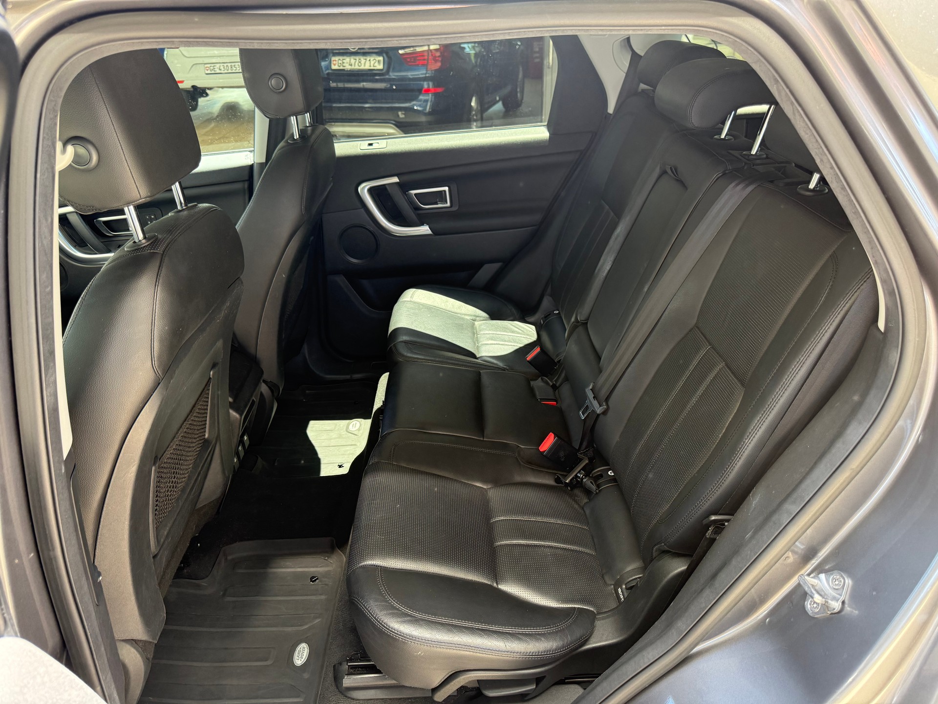 LAND ROVER Discovery Sport 2.0 Si4 HSE Luxury AT9-image-9