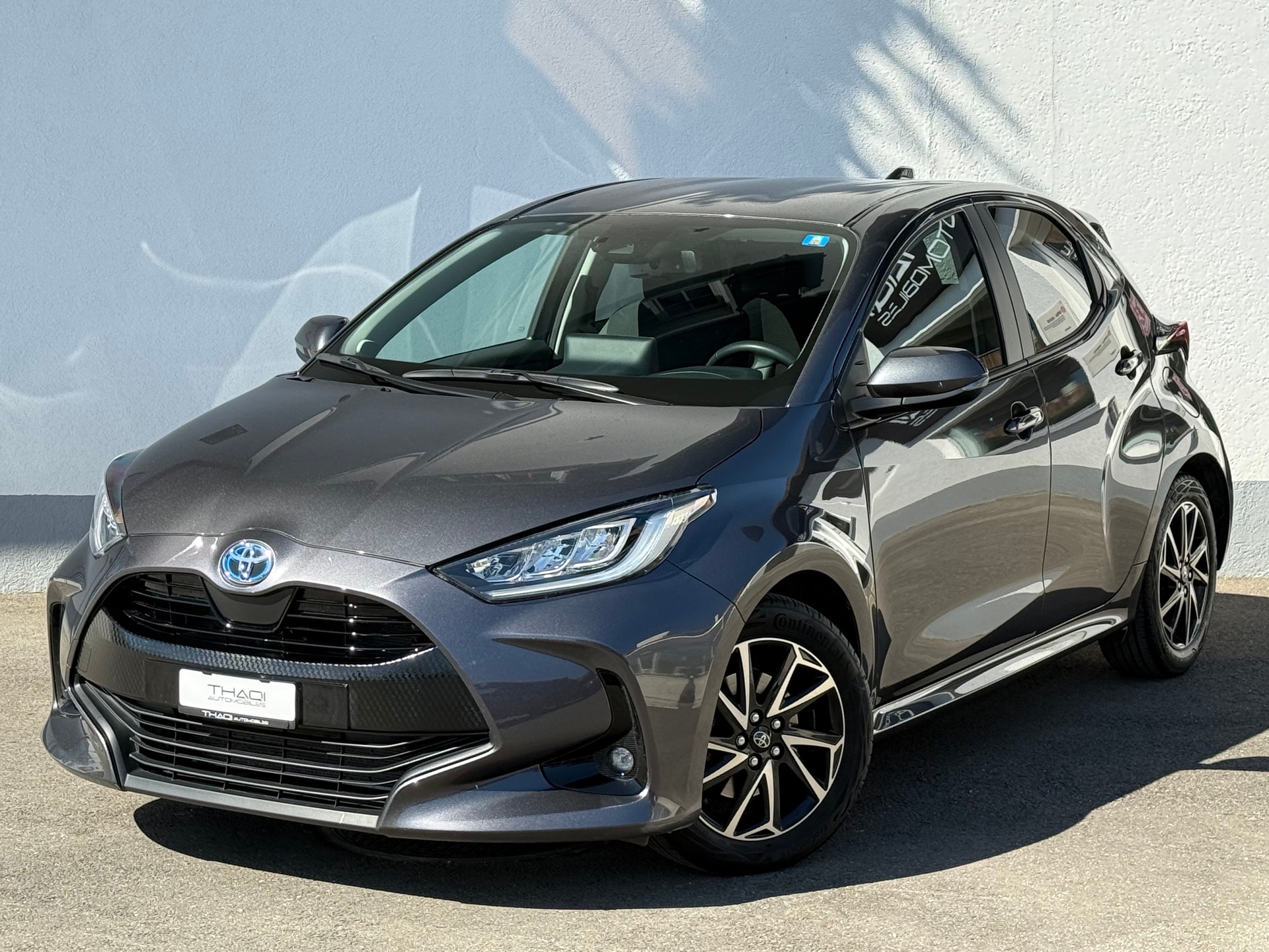 TOYOTA Yaris 1.5 Premium e-CVT-image-0