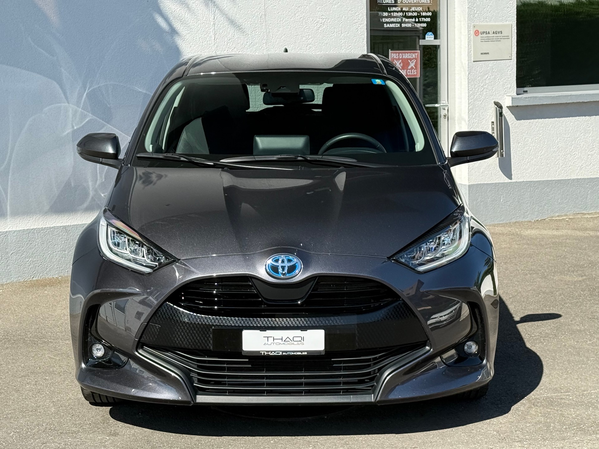 TOYOTA Yaris 1.5 Premium e-CVT-image-5