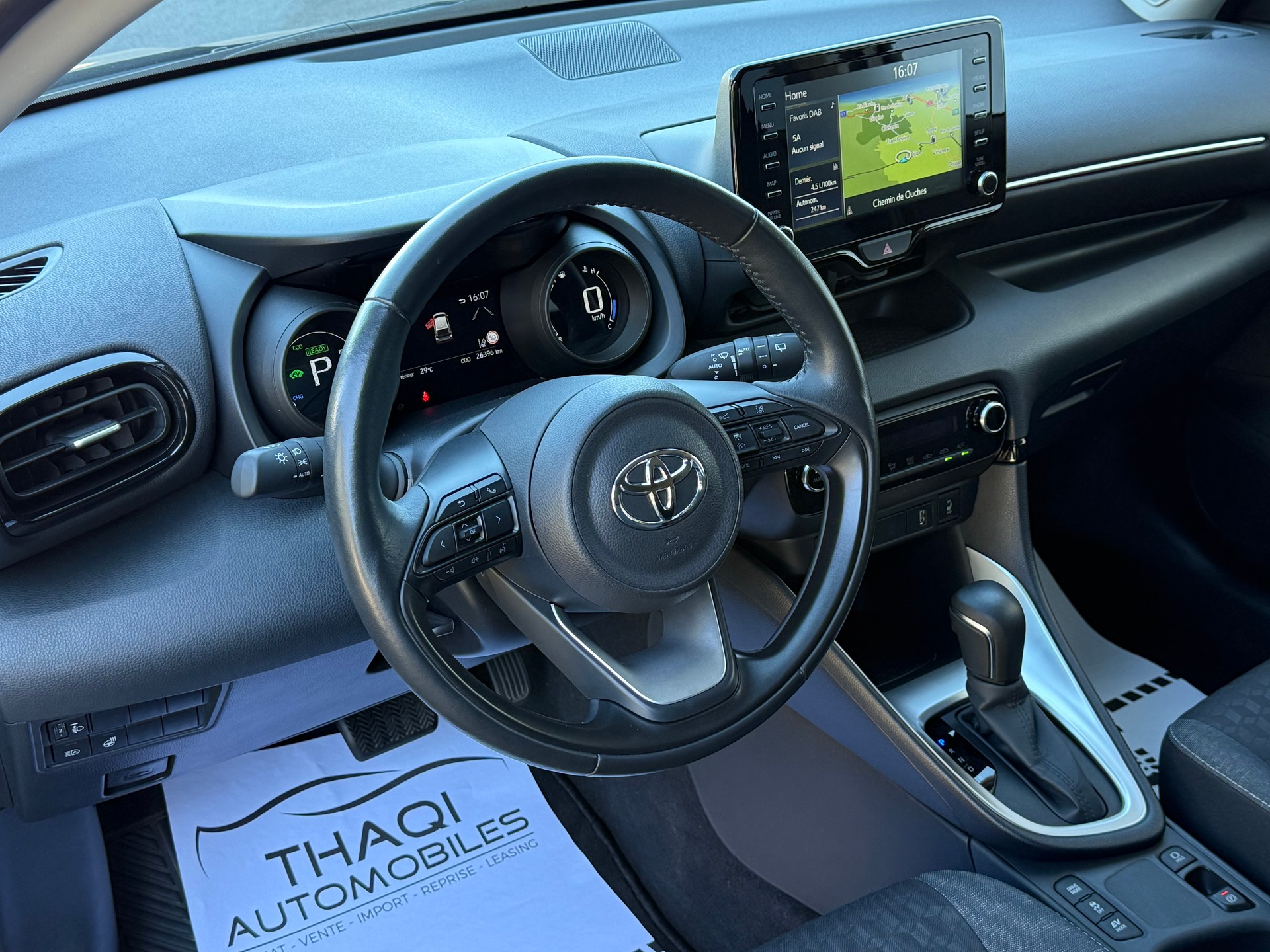 TOYOTA Yaris 1.5 Premium e-CVT-image-13