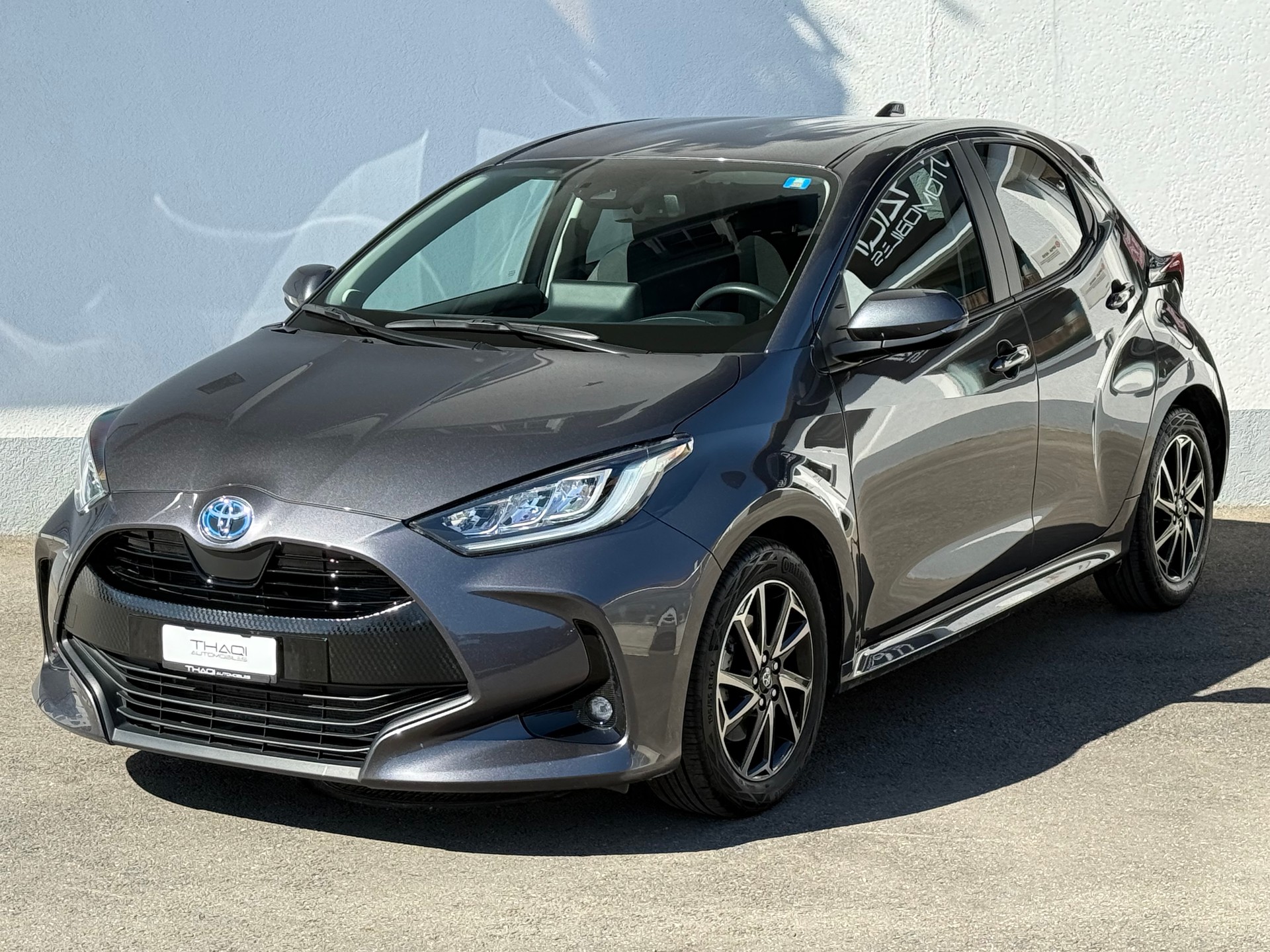 TOYOTA Yaris 1.5 Premium e-CVT-image-2