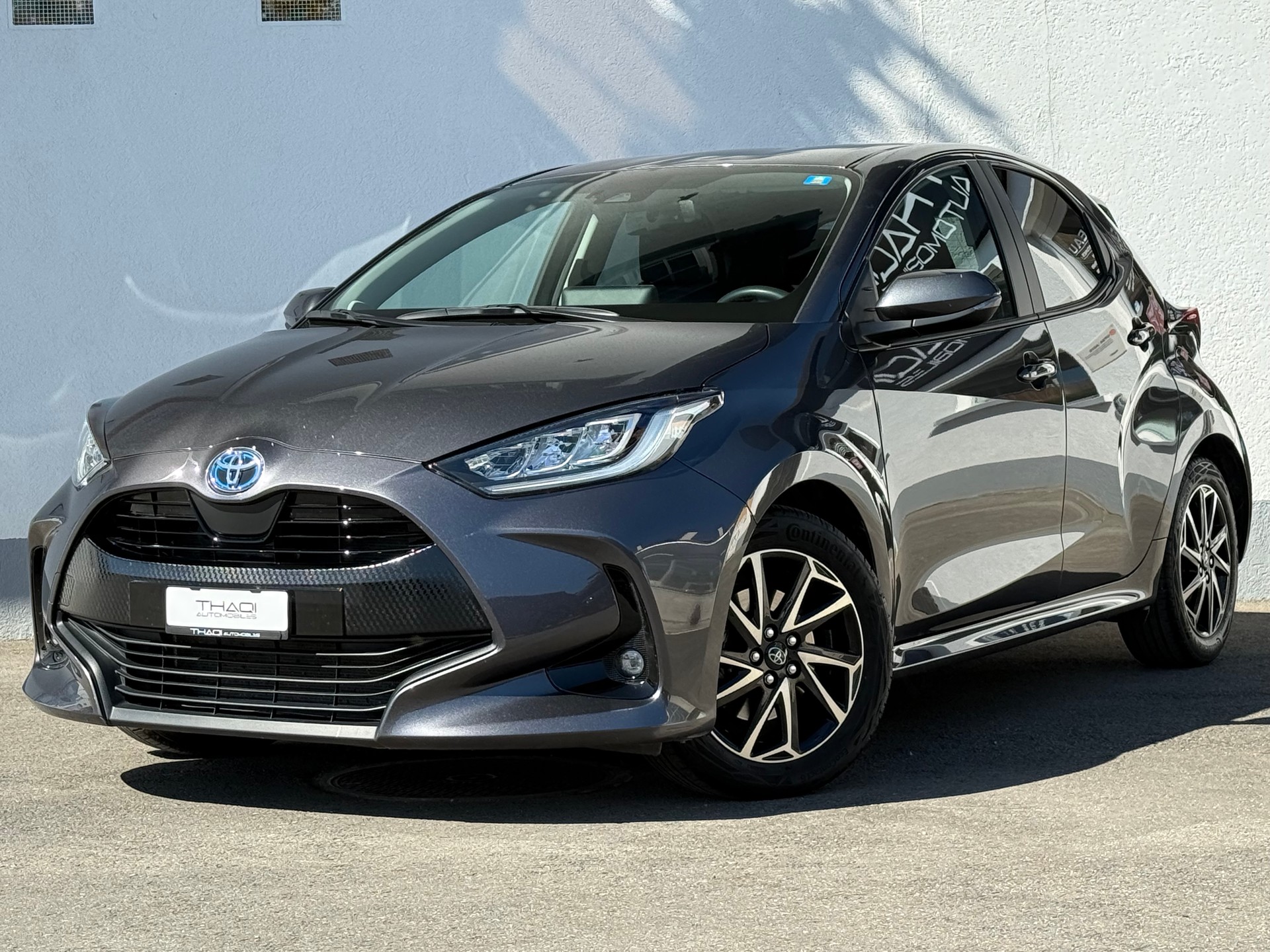 TOYOTA Yaris 1.5 Premium e-CVT-image-1