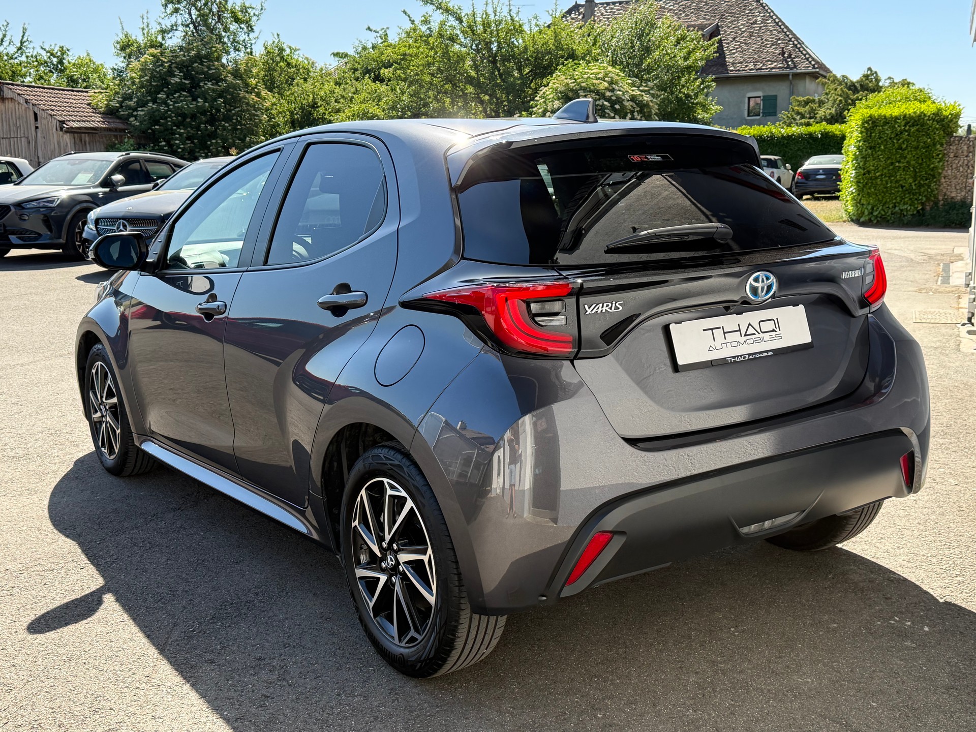 TOYOTA Yaris 1.5 Premium e-CVT-image-10