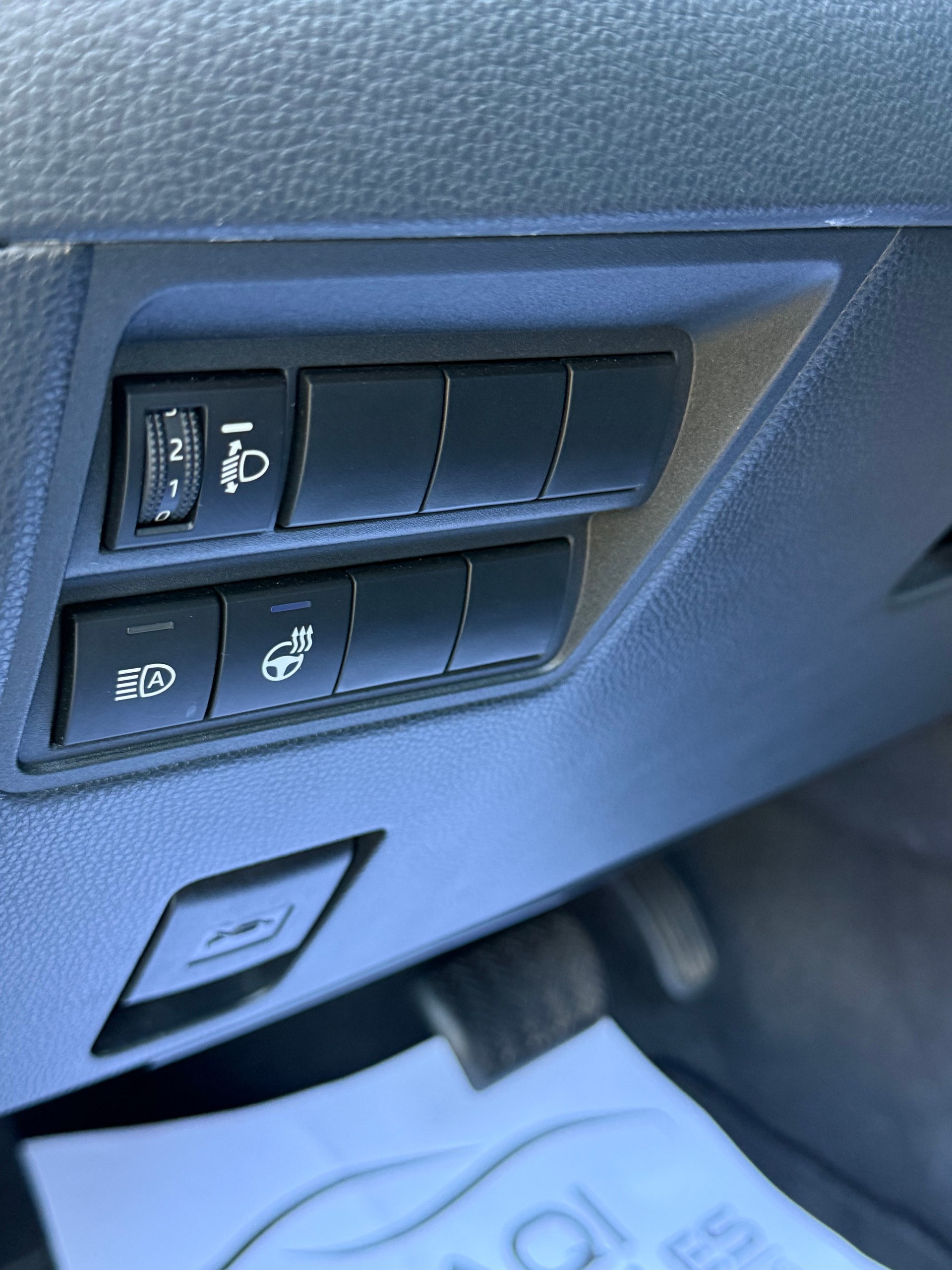 TOYOTA Yaris 1.5 Premium e-CVT-image-23