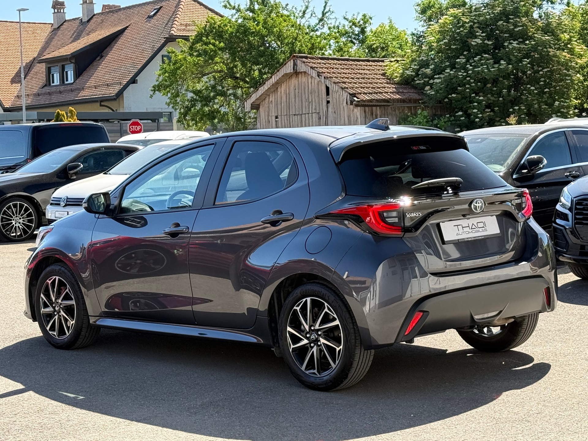 TOYOTA Yaris 1.5 Premium e-CVT-image-8