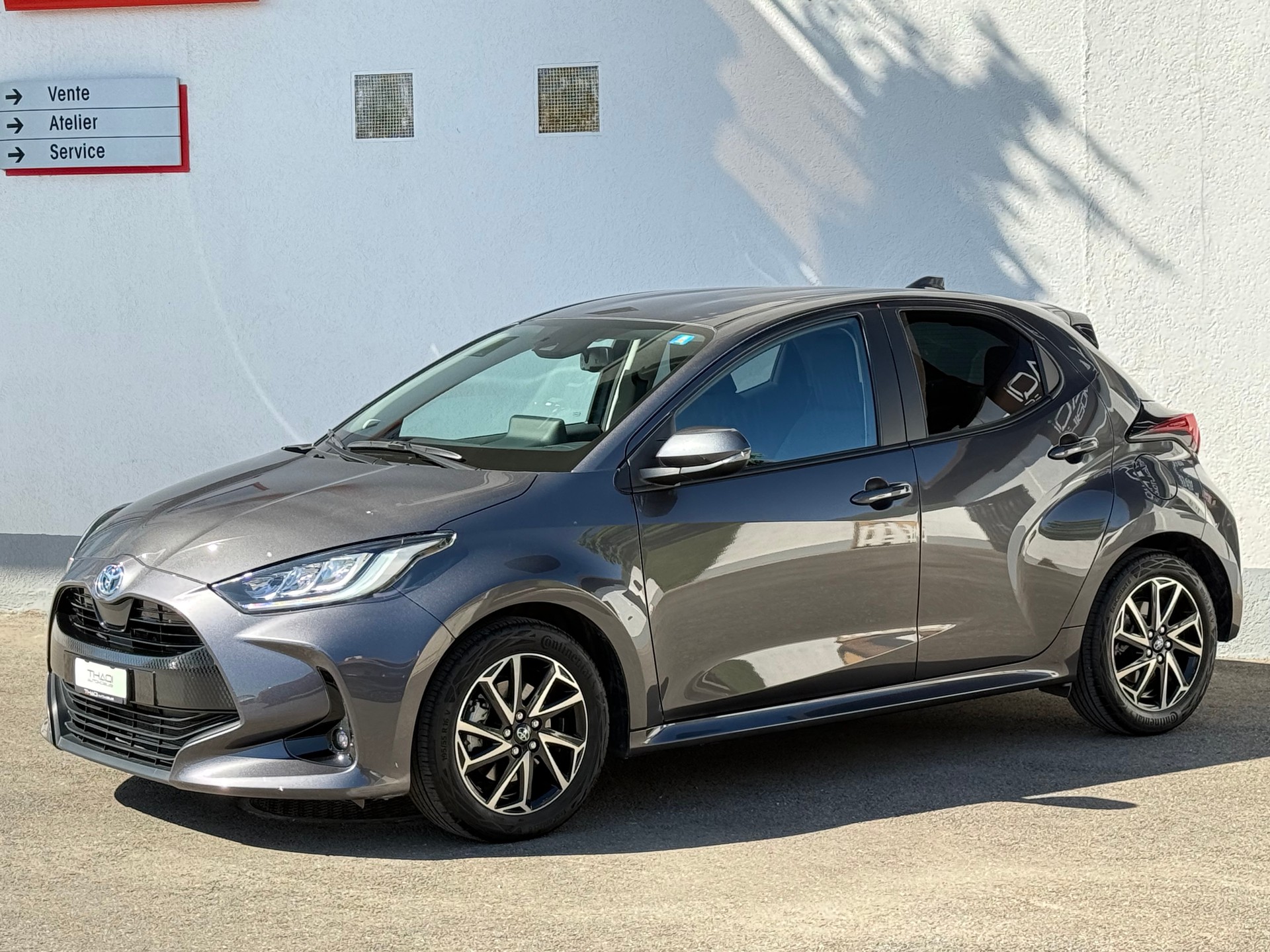 TOYOTA Yaris 1.5 Premium e-CVT-image-3