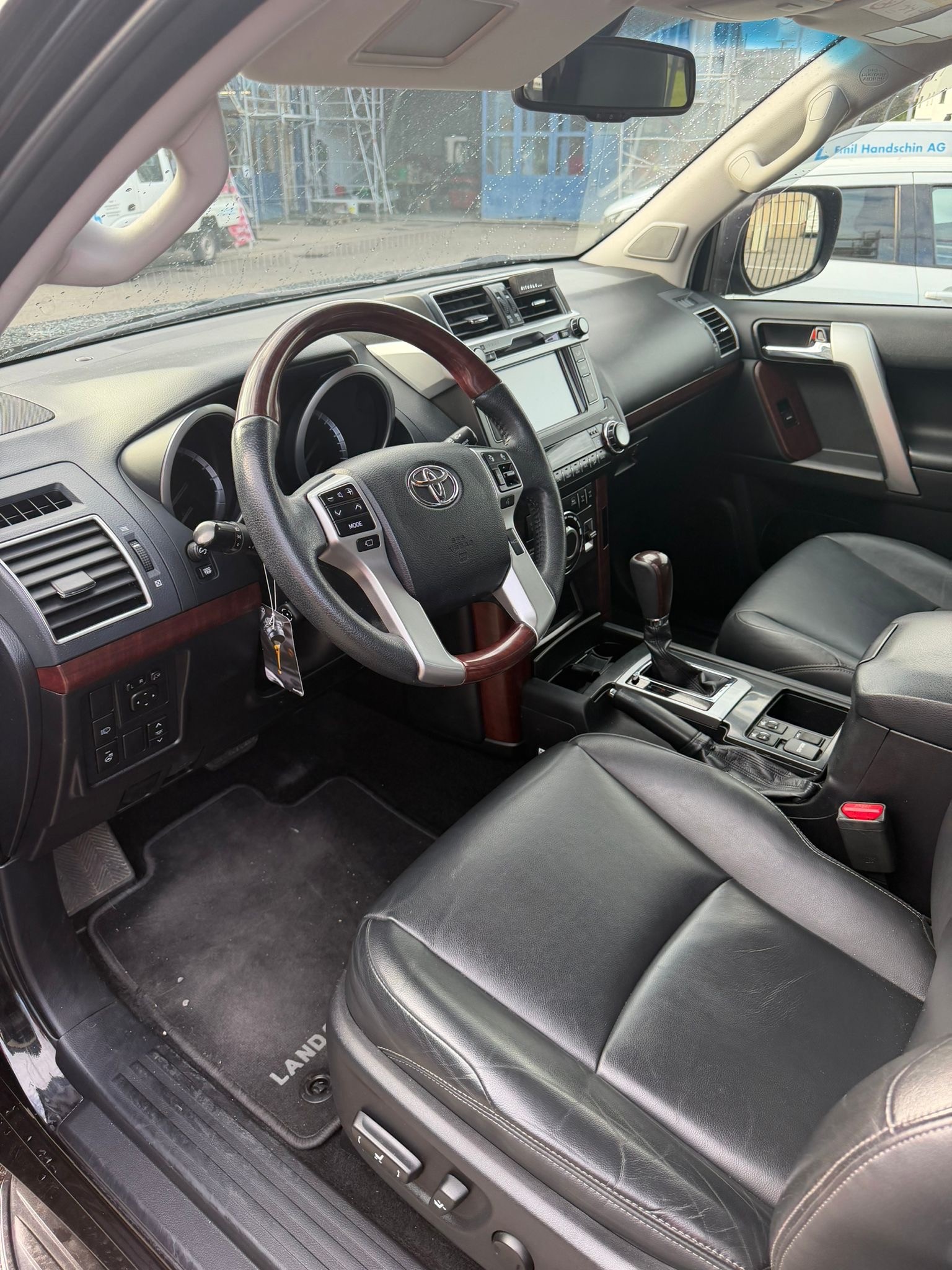TOYOTA Land Cruiser 4.0 VVT-i Sol Premium Automatic-image-7