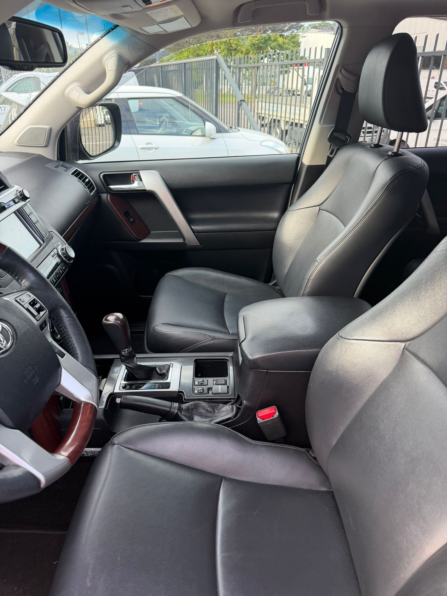TOYOTA Land Cruiser 4.0 VVT-i Sol Premium Automatic-image-15