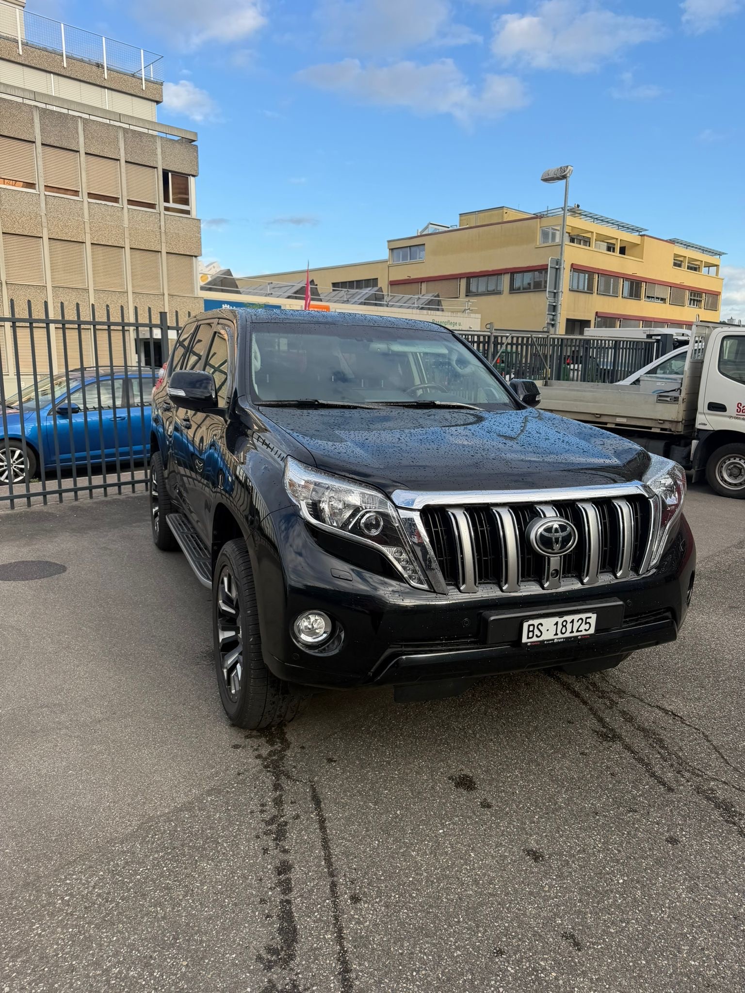 TOYOTA Land Cruiser 4.0 VVT-i Sol Premium Automatic-showroom-element-1