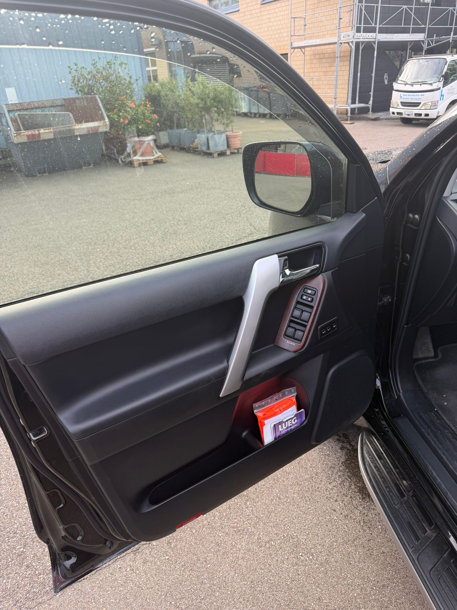 TOYOTA Land Cruiser 4.0 VVT-i Sol Premium Automatic-image-8