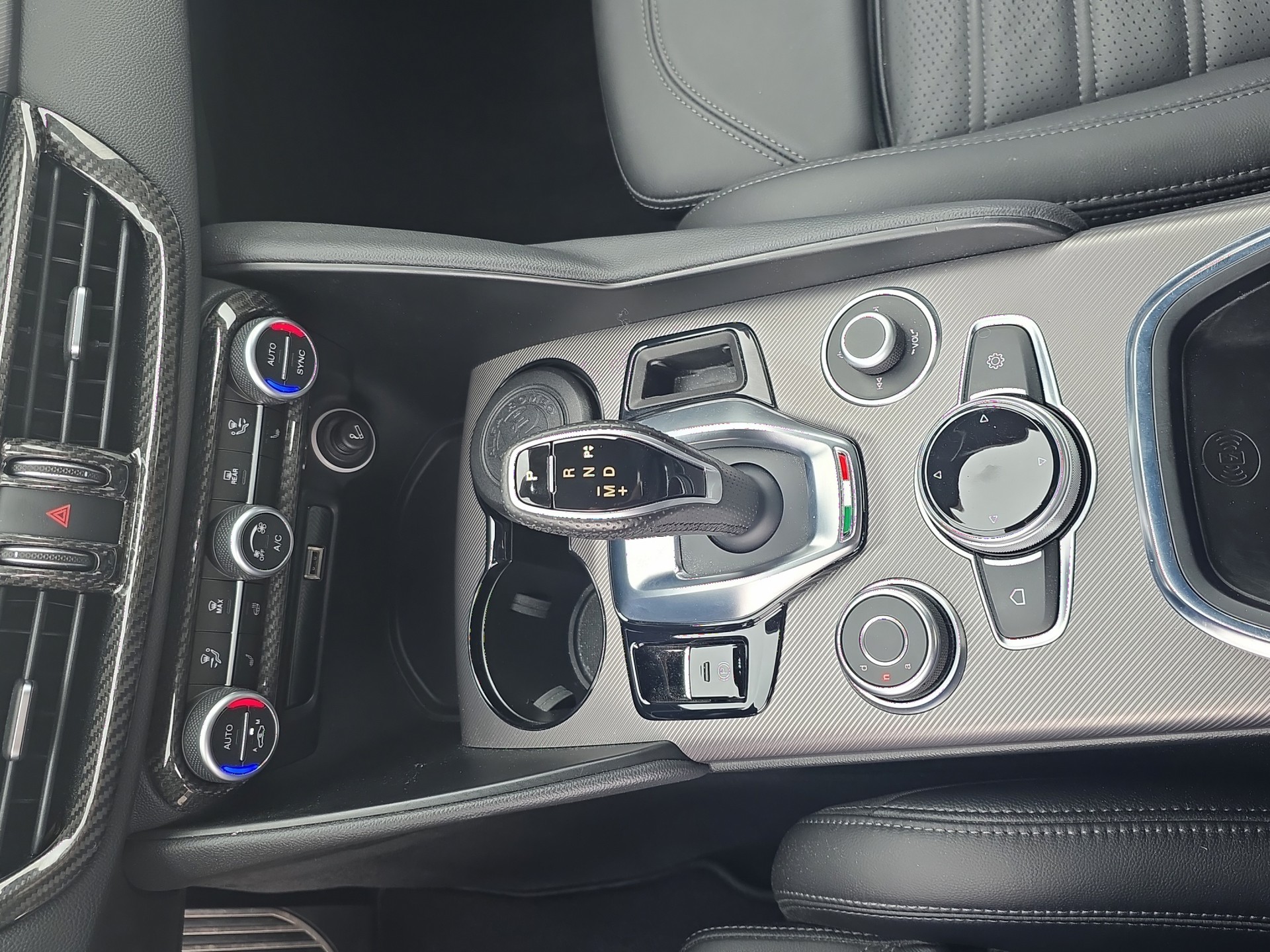 ALFA ROMEO Giulia 2.0 Veloce Q4 Automatic-image-11