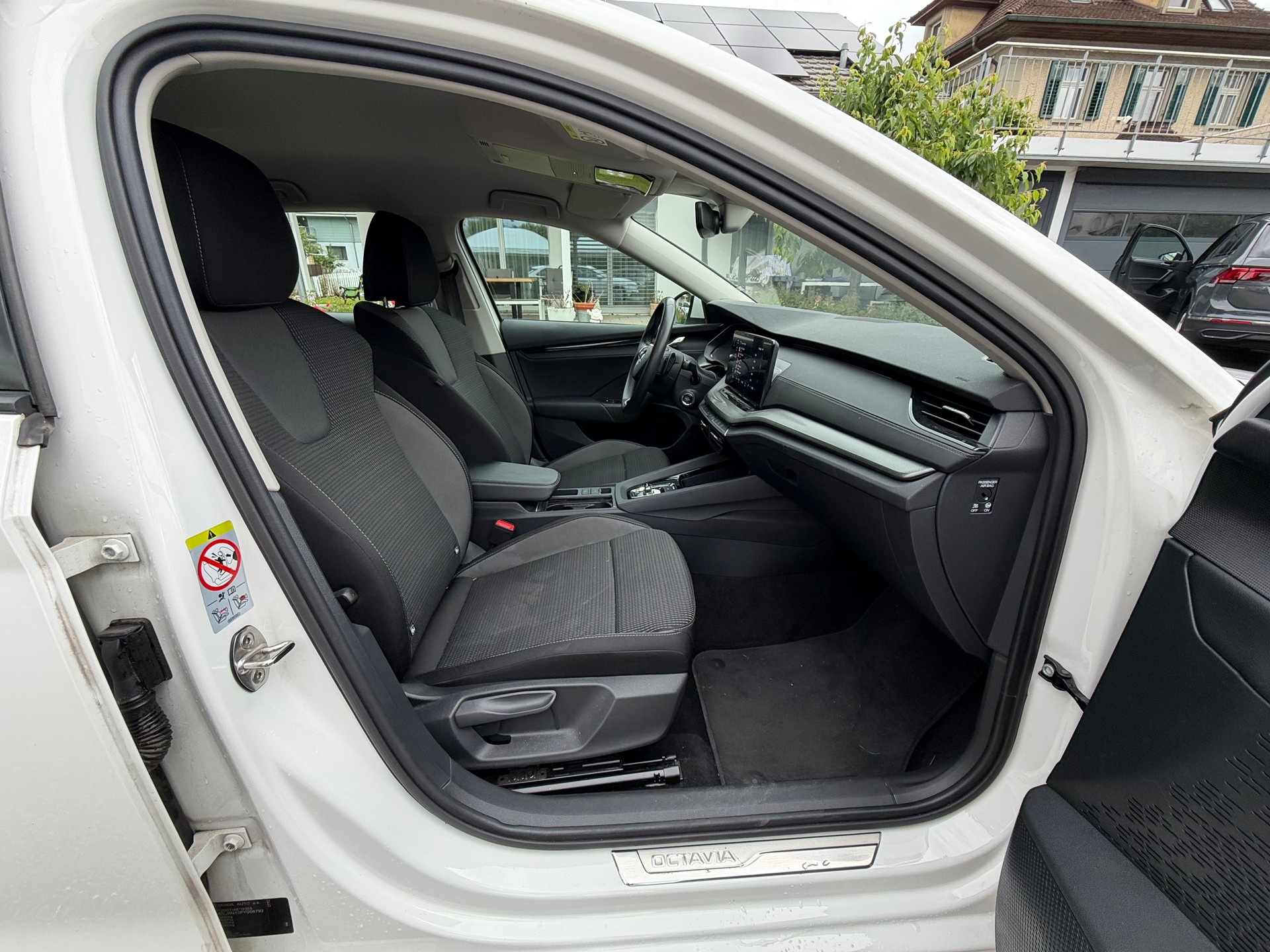SKODA Octavia Combi 2.0 TDI DSG Ambition 4x4-image-8