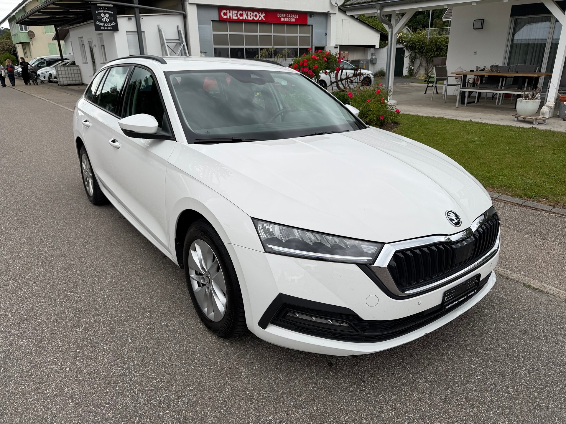 SKODA Octavia Combi 2.0 TDI DSG Ambition 4x4-image-0