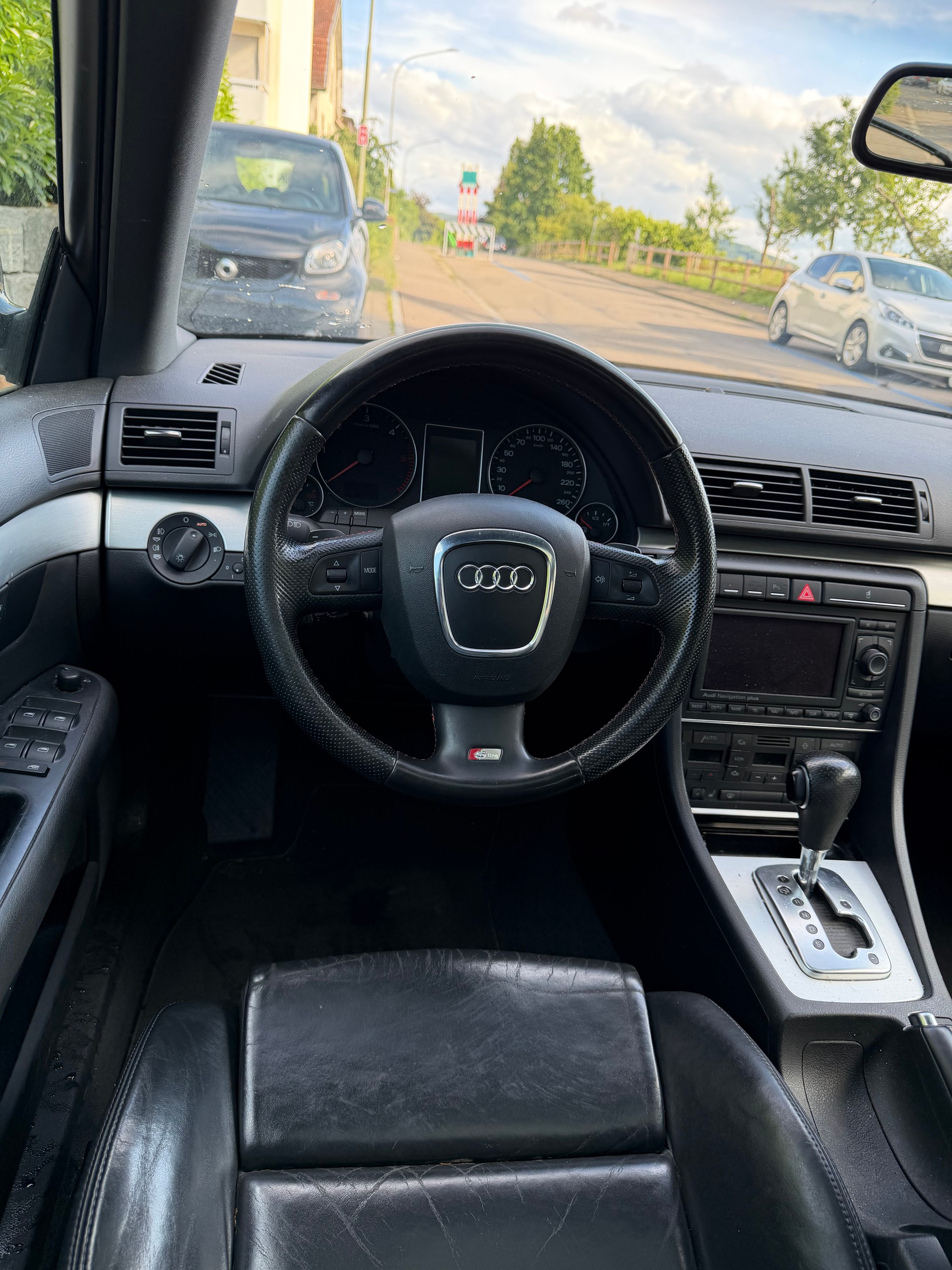 AUDI A4 Avant 3.0 V6 TDI quattro-image-9