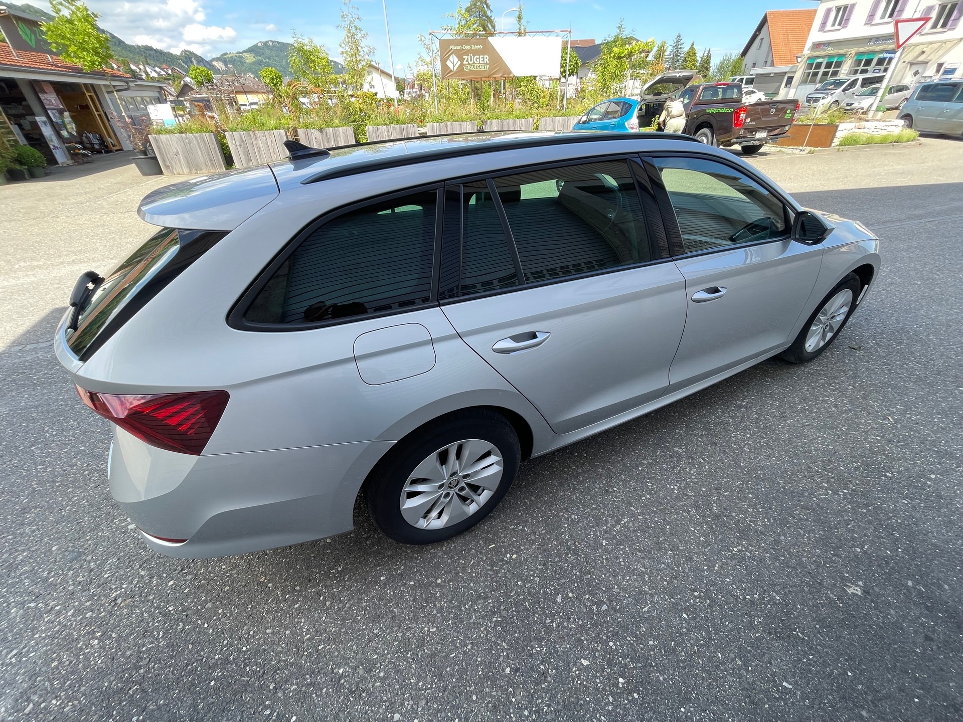 SKODA Octavia Combi 2.0 TDI DSG Ambition 4x4 !!! Topausstattung !!!!!!-image-2