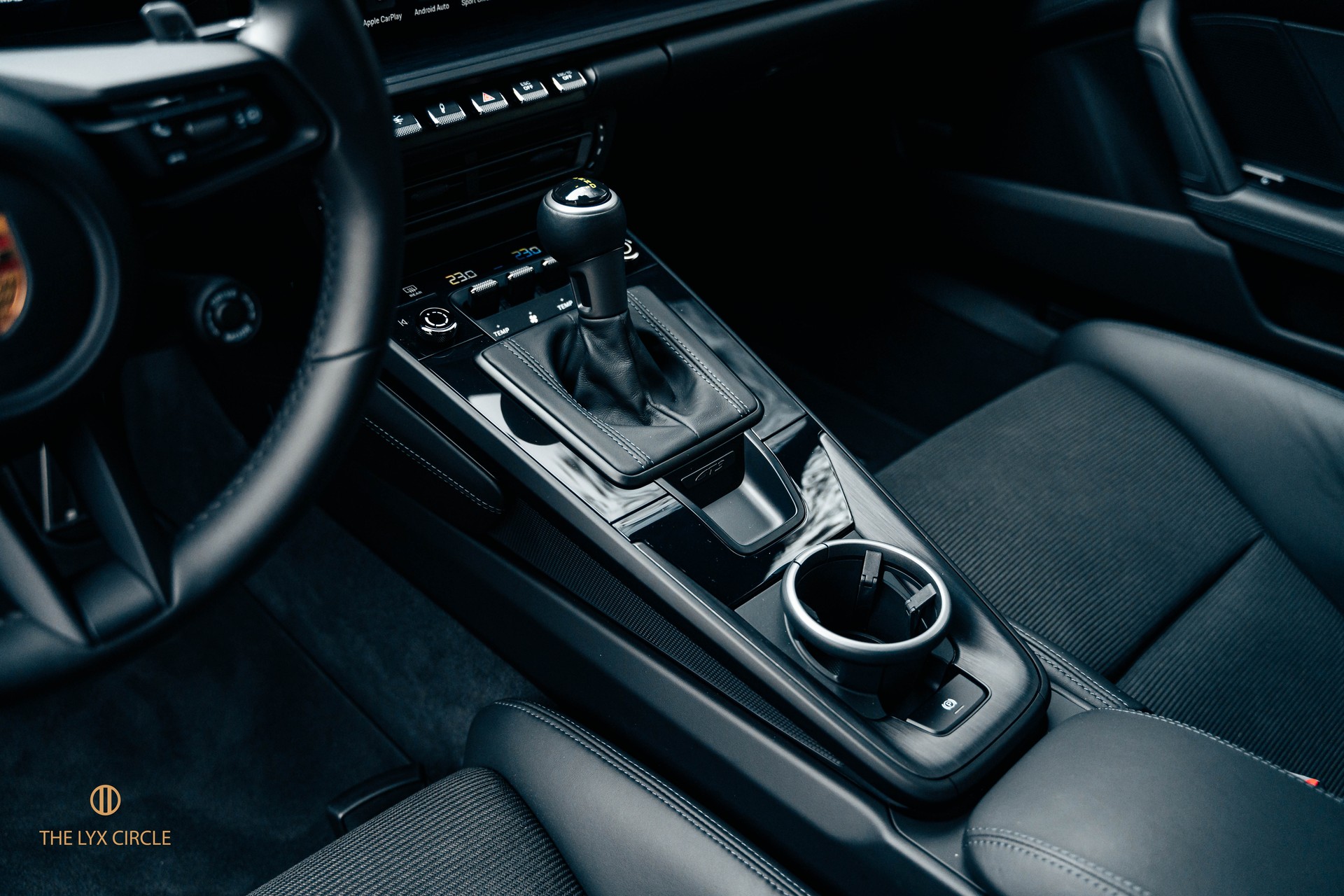 PORSCHE 911 GT3 Touring PDK-image-12