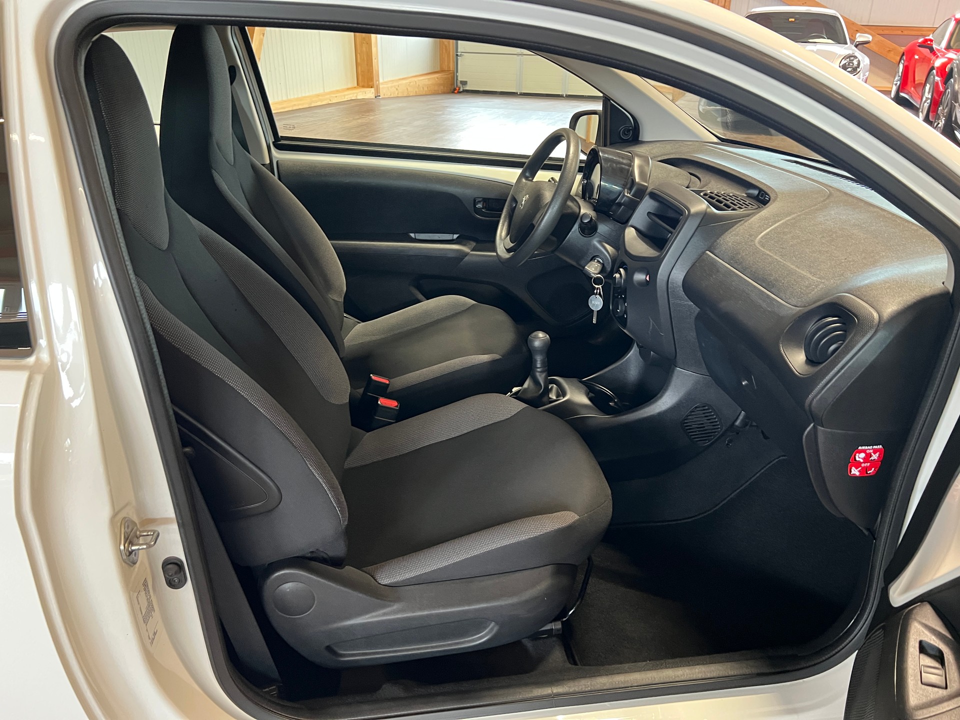 PEUGEOT 108 1.0 VTi Like-image-10