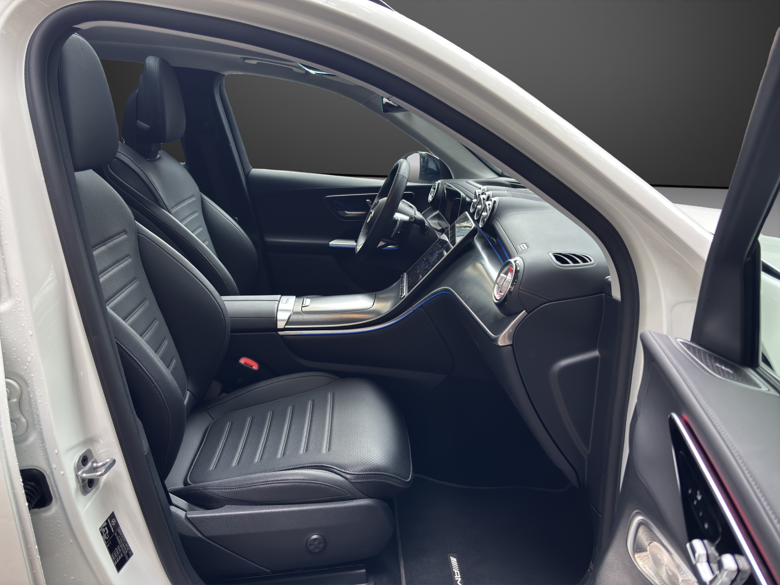MERCEDES-BENZ GLC 300 e 4Matic 9G-Tronic-image-12