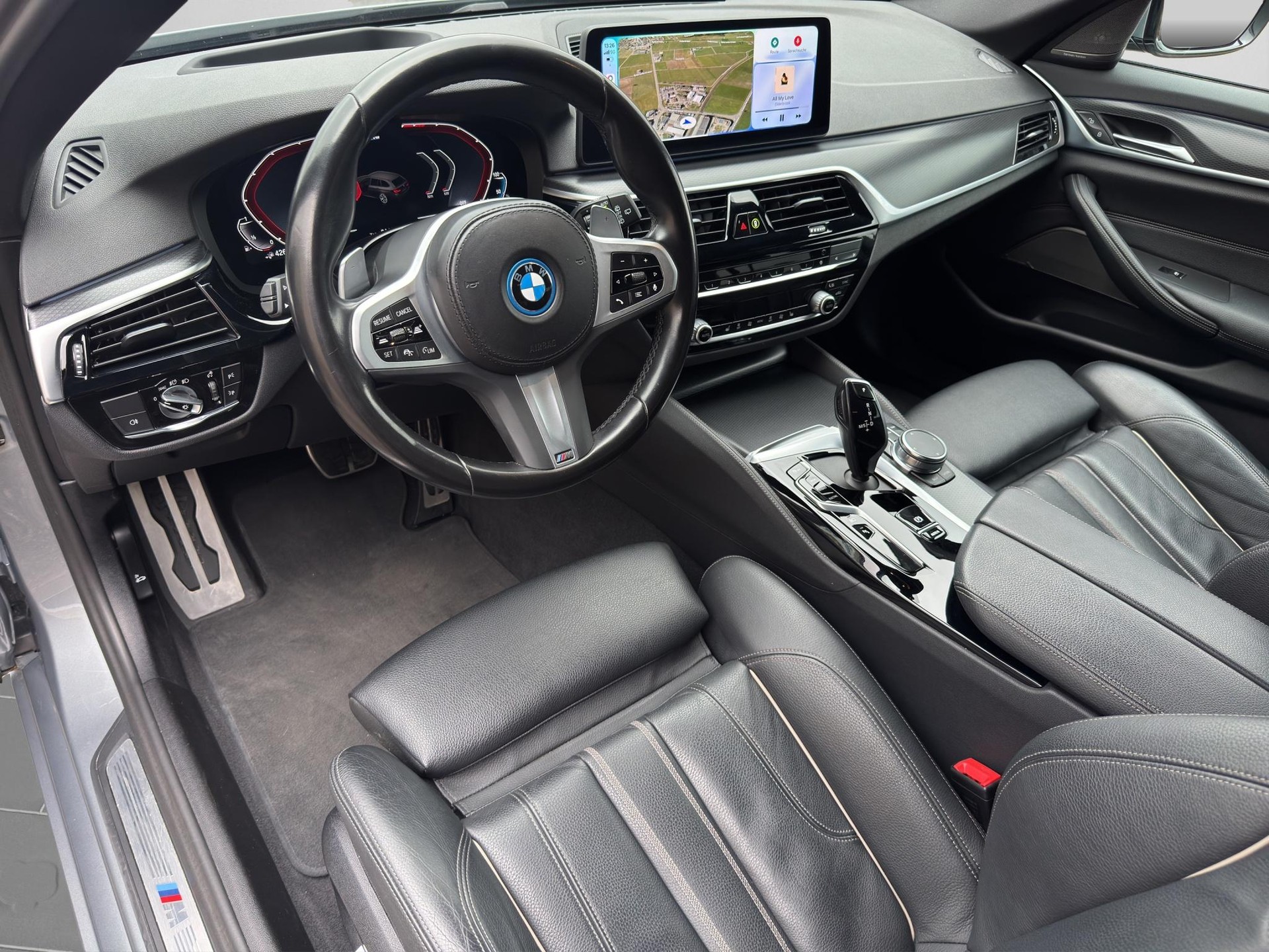 BMW 530e xDrive paddles-image-8