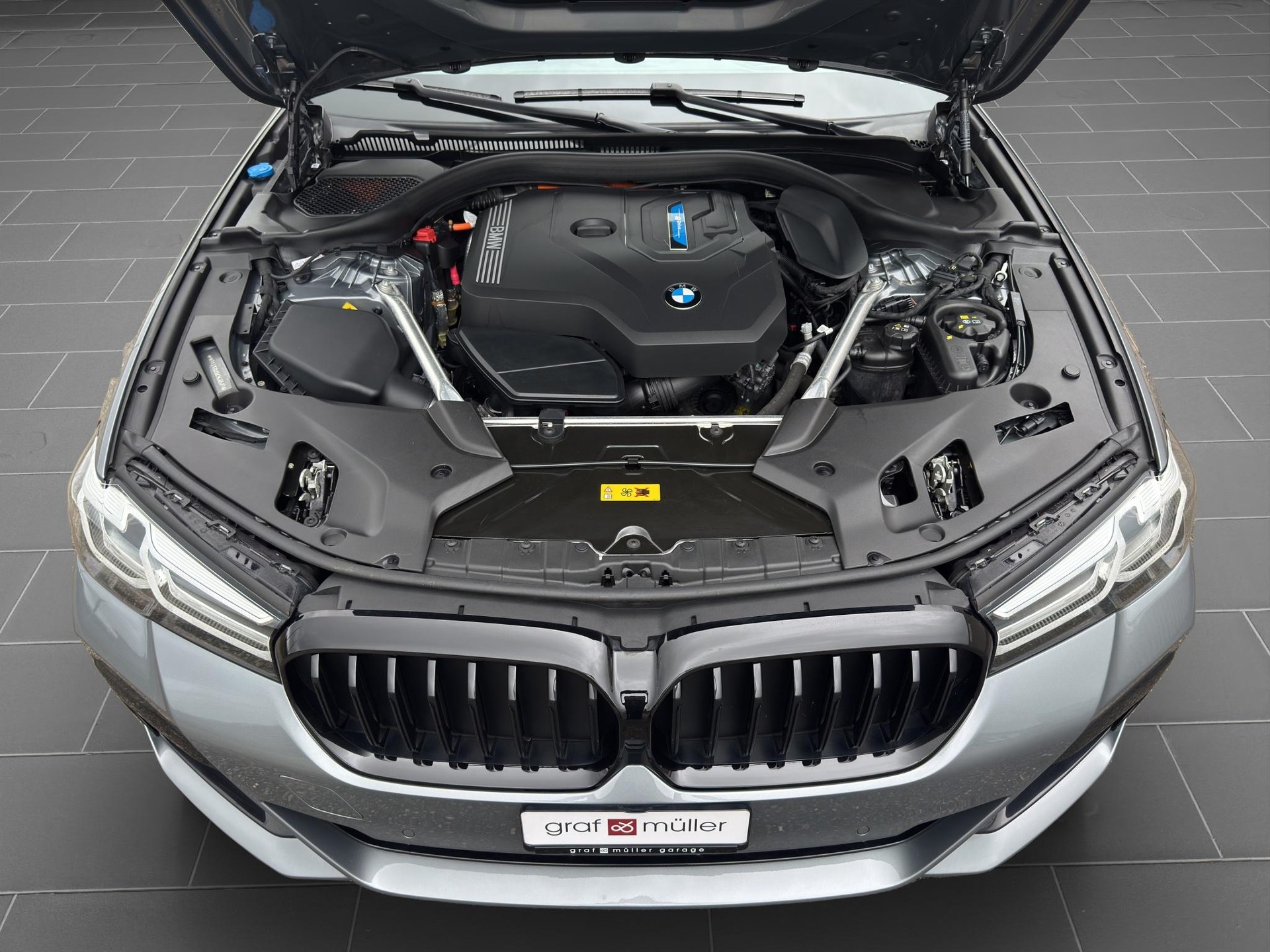 BMW 530e xDrive paddles-image-21