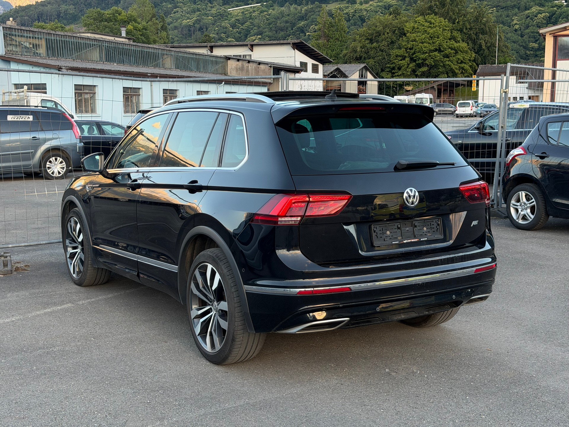 VW Tiguan 2.0 TDI R-Line 4Motion DSG-image-5