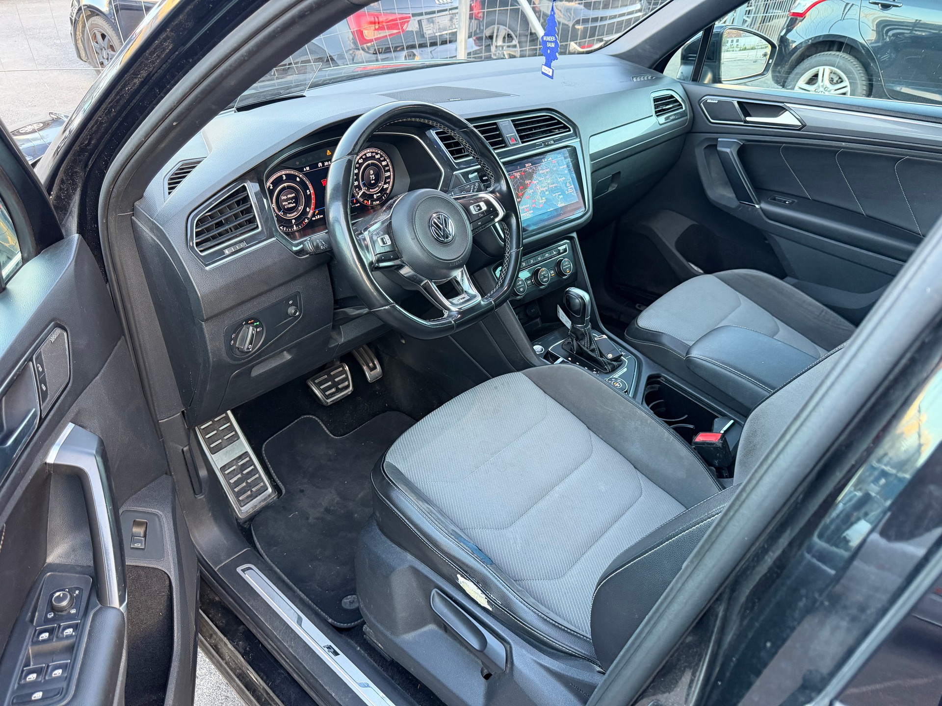 VW Tiguan 2.0 TDI R-Line 4Motion DSG-image-10