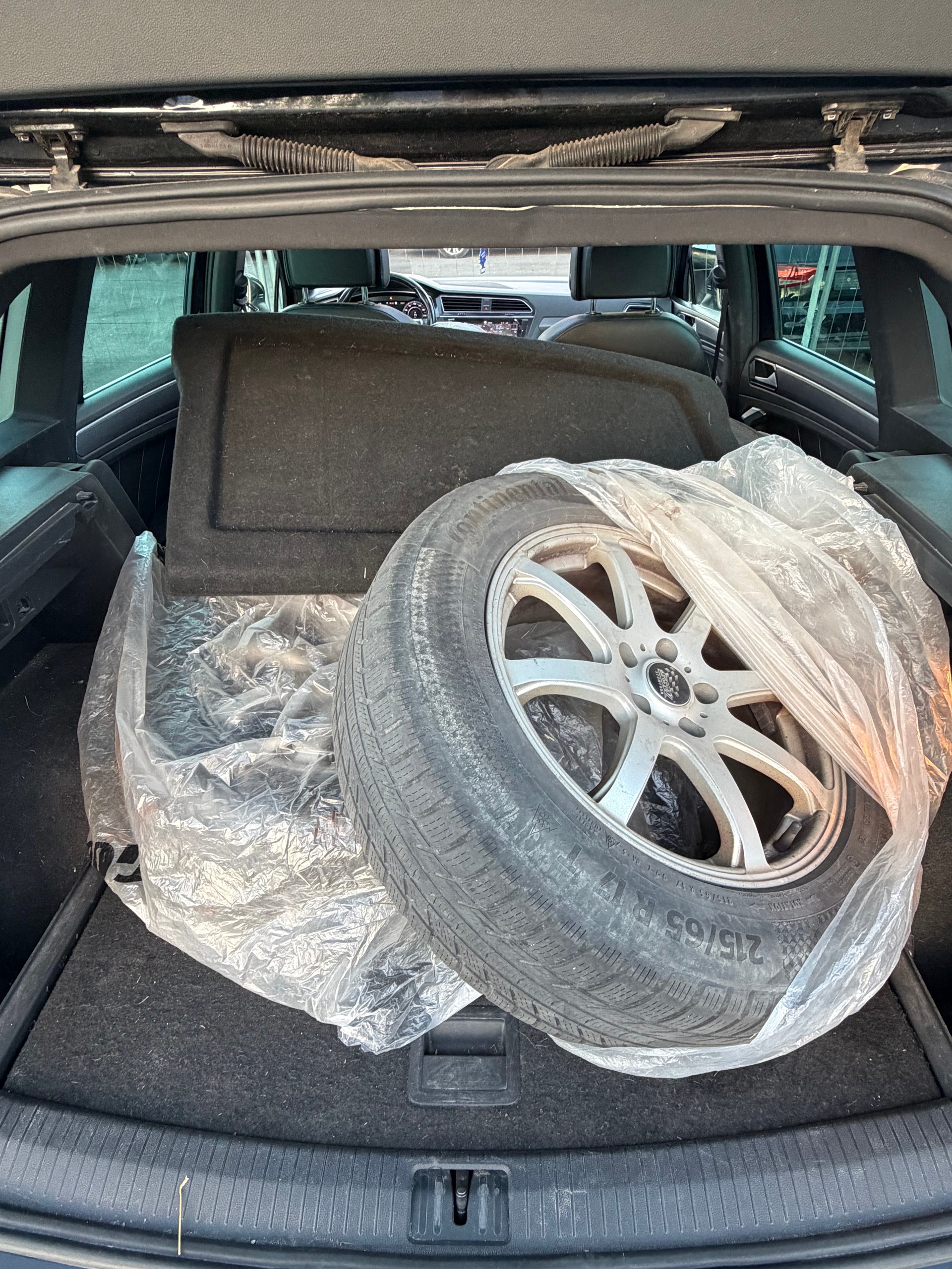 VW Tiguan 2.0 TDI R-Line 4Motion DSG-image-7