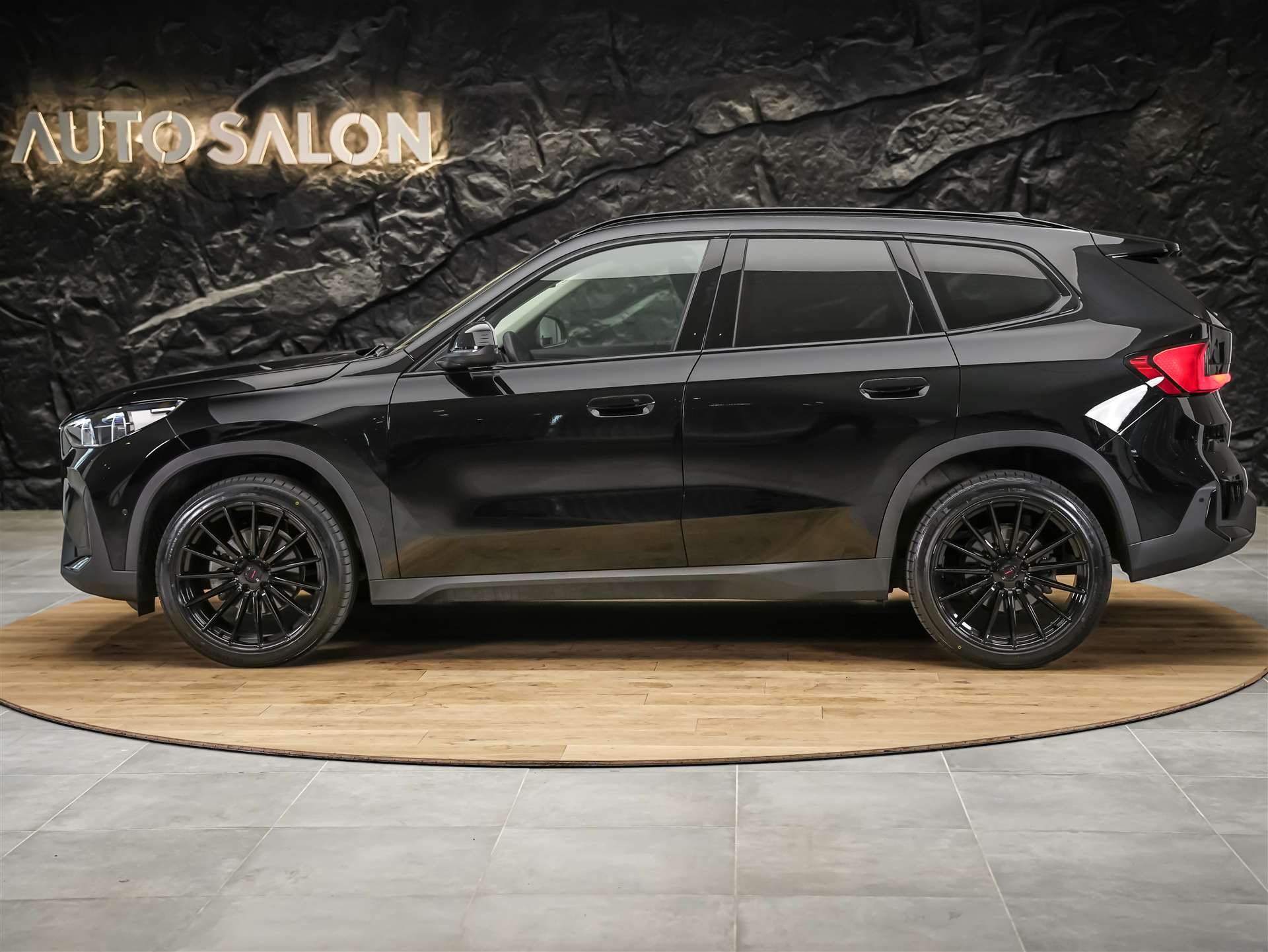 BMW X1 xDrive 20d *20" Felgen*Abstandsregler*Anhängerkupplung*Werksgarantie*-image-1