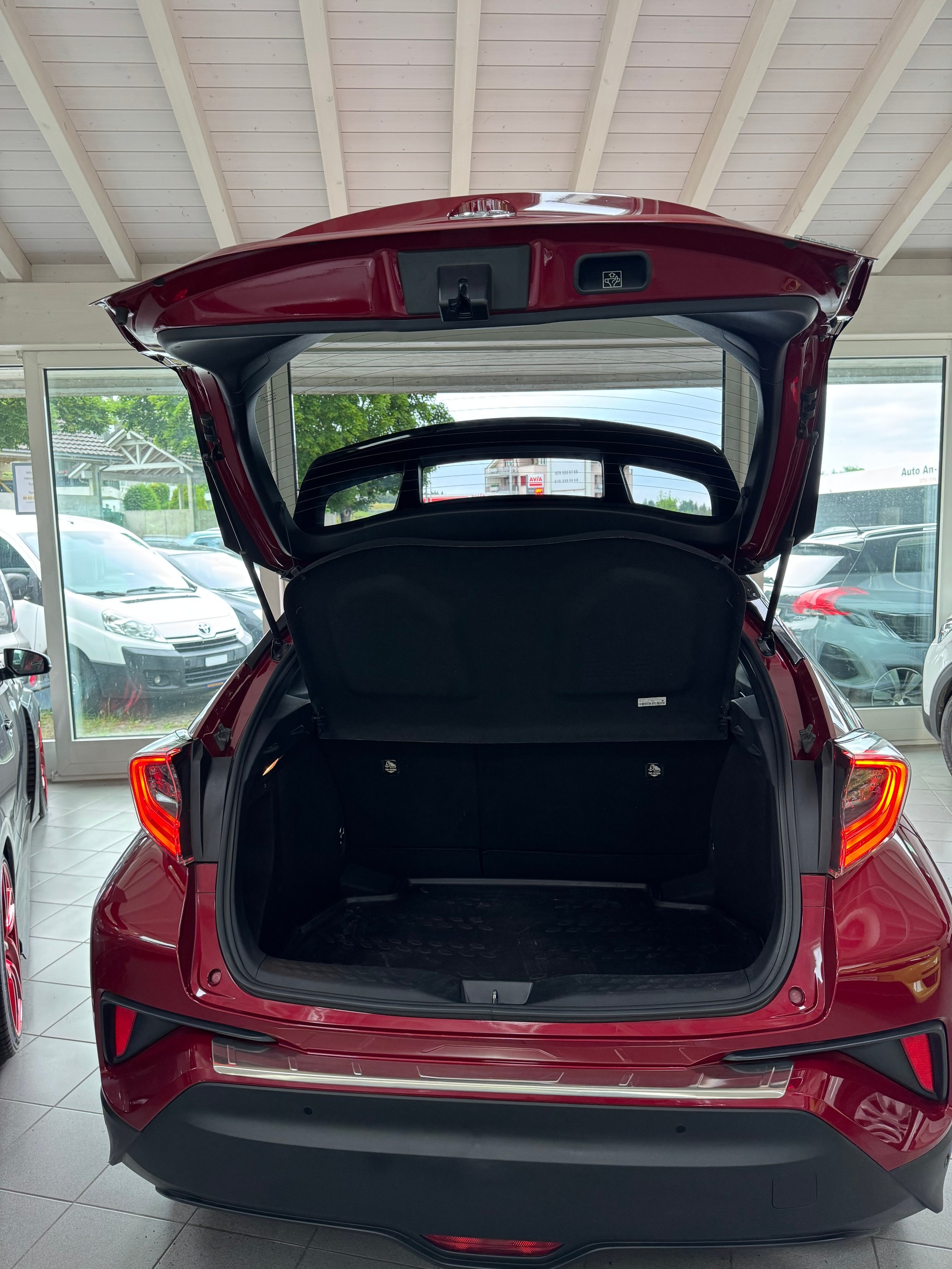 TOYOTA C-HR 1.2 Turbo Premium 4WD Multidrive S-image-9