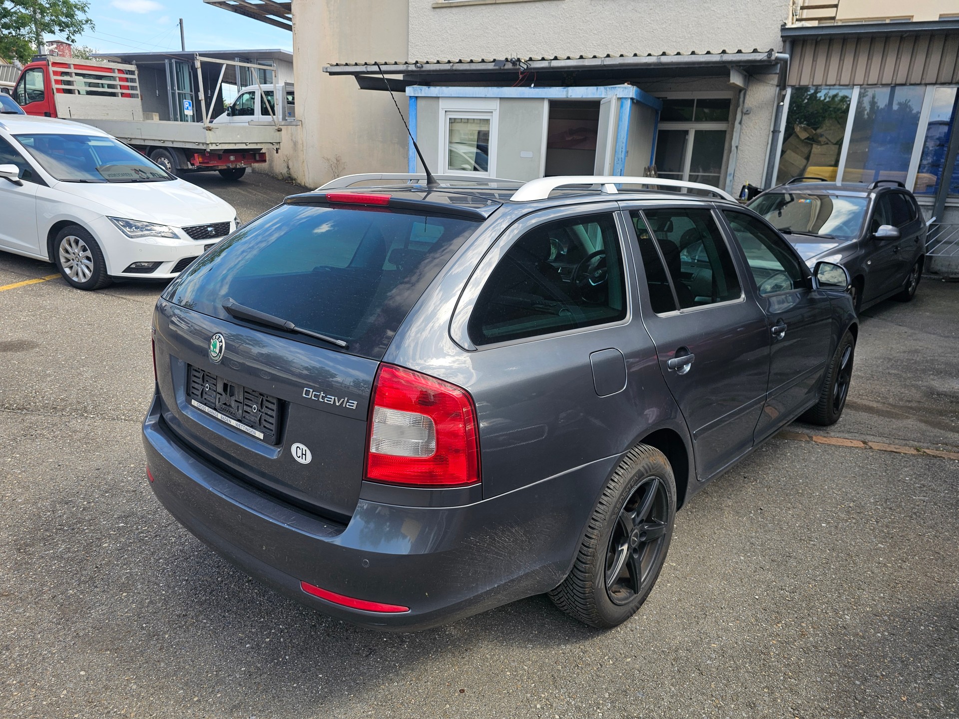 SKODA Octavia Combi 1.8 TSI Laurin & Klement DSG-image-4