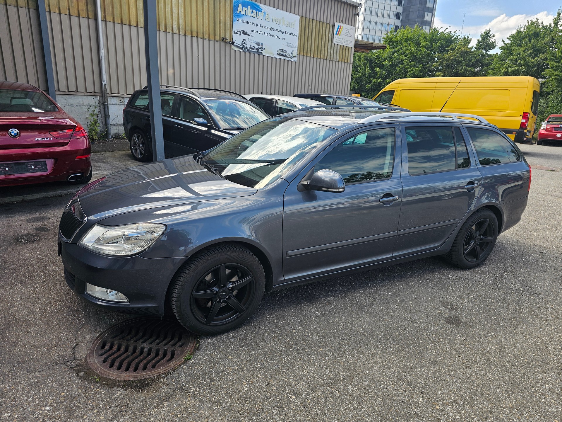 SKODA Octavia Combi 1.8 TSI Laurin & Klement DSG-image-3