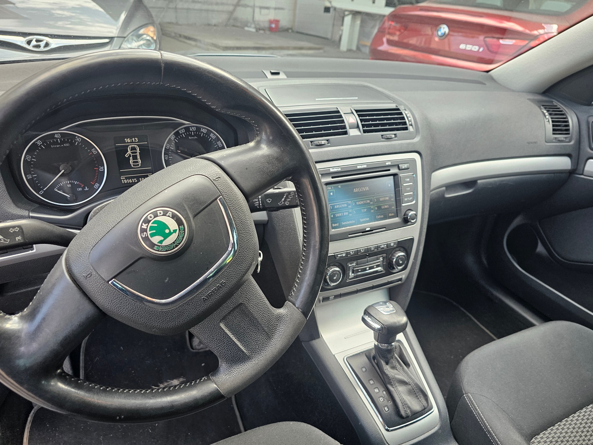SKODA Octavia Combi 1.8 TSI Laurin & Klement DSG-image-8