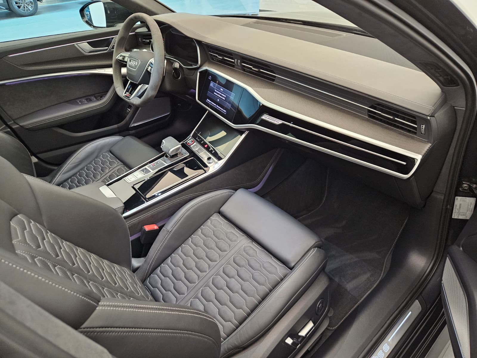 AUDI RS6 Avant 4.0 TFSI V8 Performance quattro-image-11