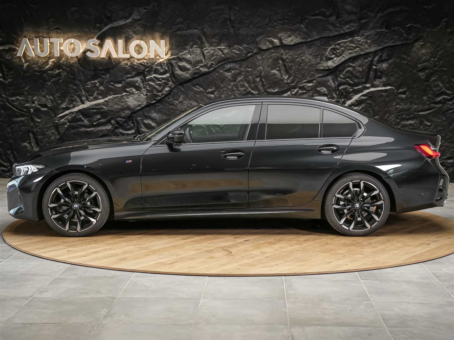 BMW 320i xDrive Steptronic M Sport *Werksgarantie*Head Up Display*Abstandsregler*-image-2