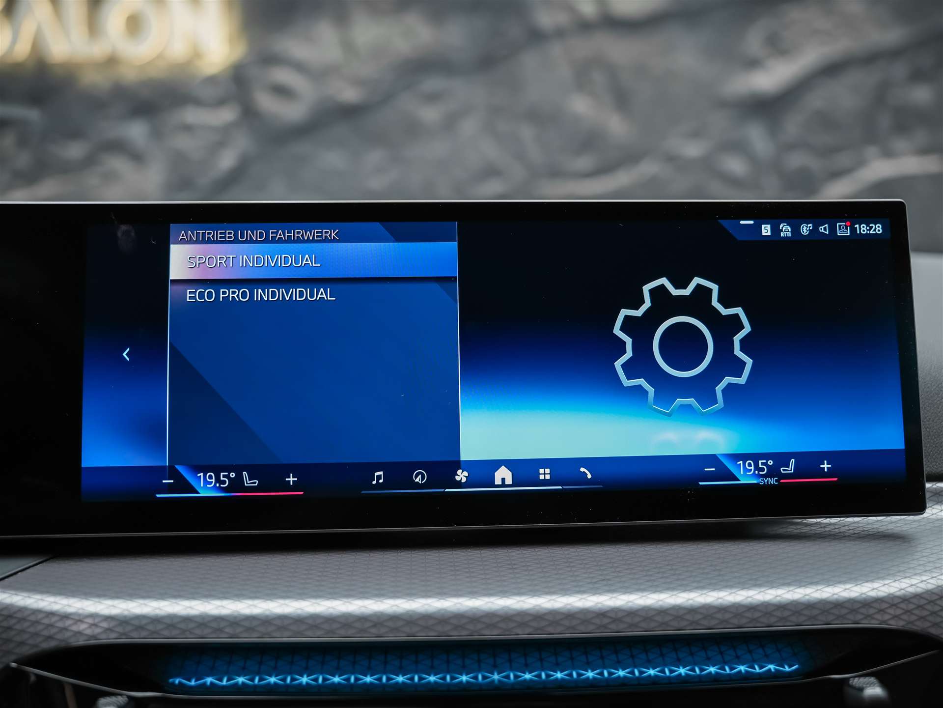 BMW 320i xDrive Steptronic M Sport *Werksgarantie*Head Up Display*Abstandsregler*-image-37