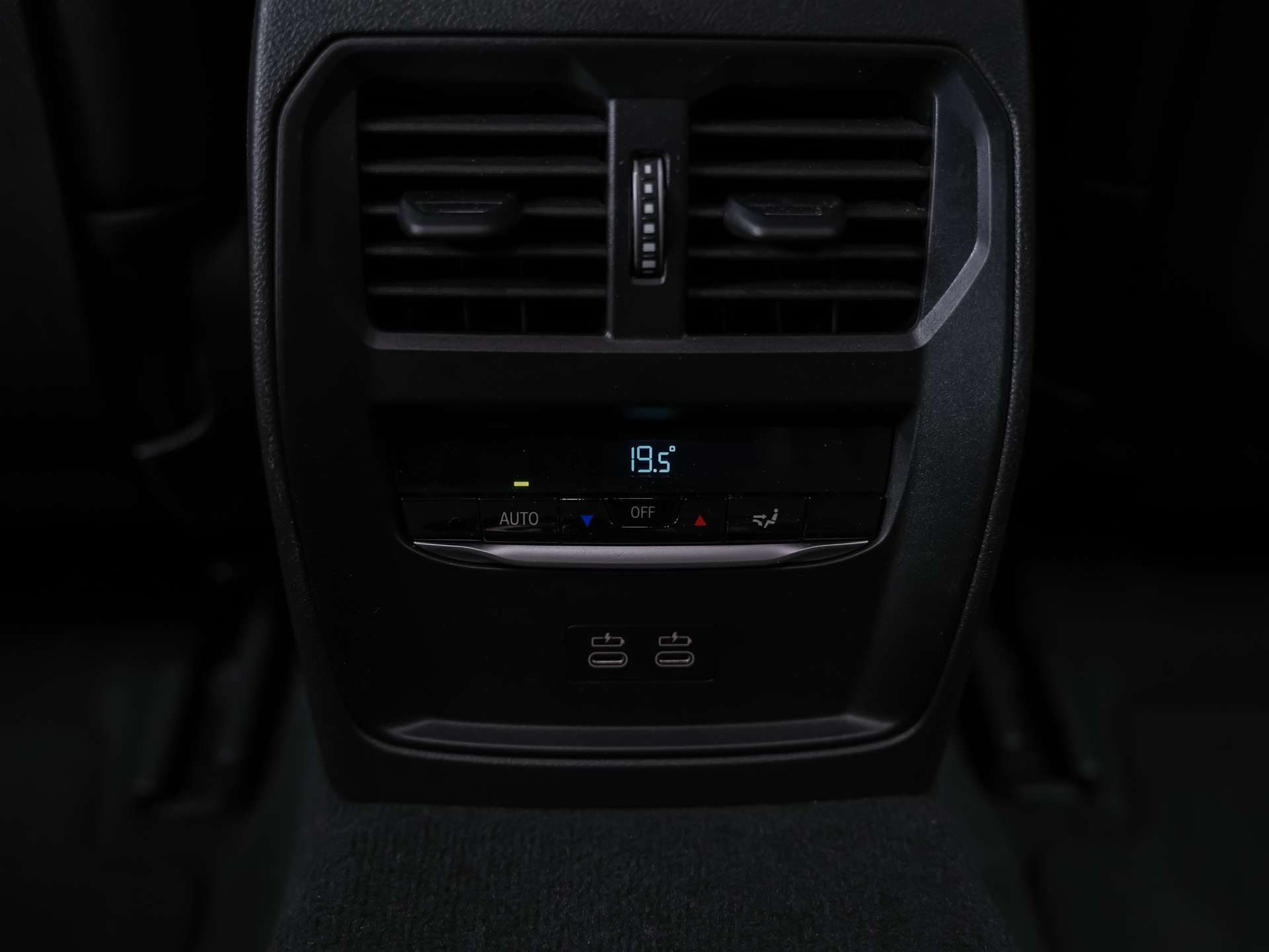 BMW 320i xDrive Steptronic M Sport *Werksgarantie*Head Up Display*Abstandsregler*-image-13