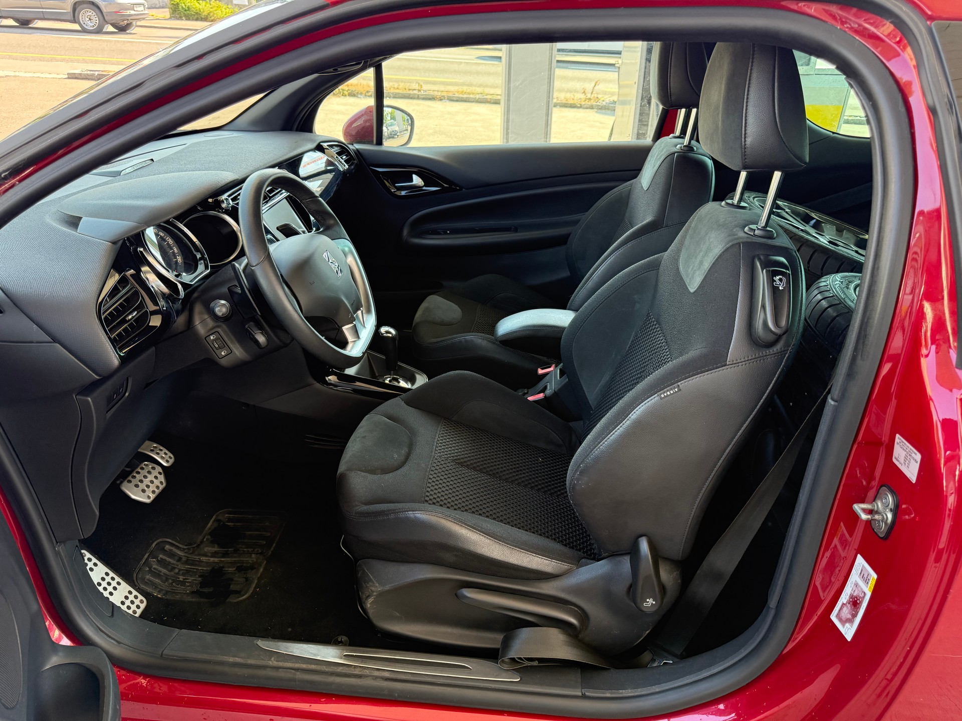 DS AUTOMOBILES DS3 1.6 16V e-HDi SO Chic EGS6-image-8