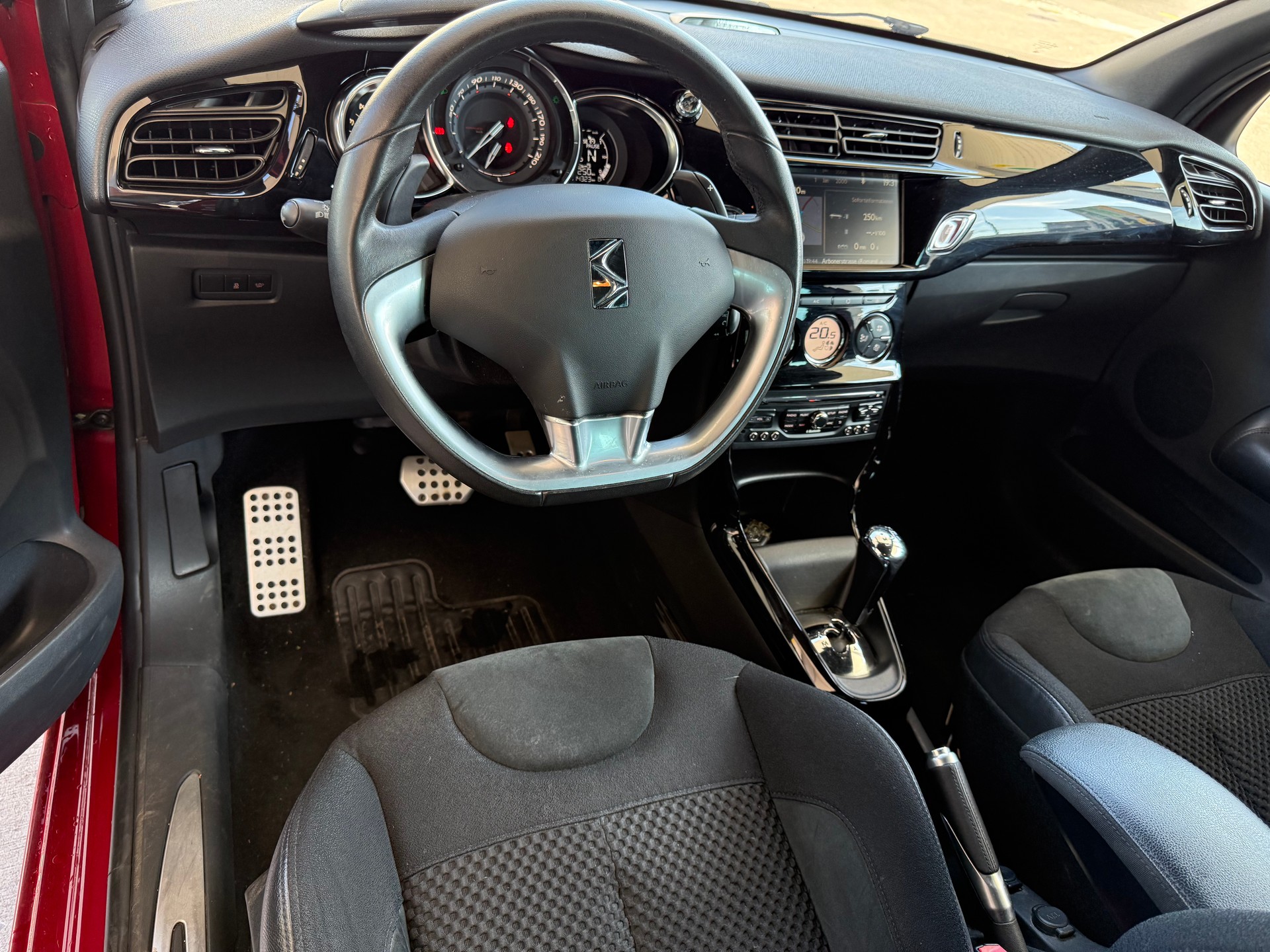 DS AUTOMOBILES DS3 1.6 16V e-HDi SO Chic EGS6-image-6