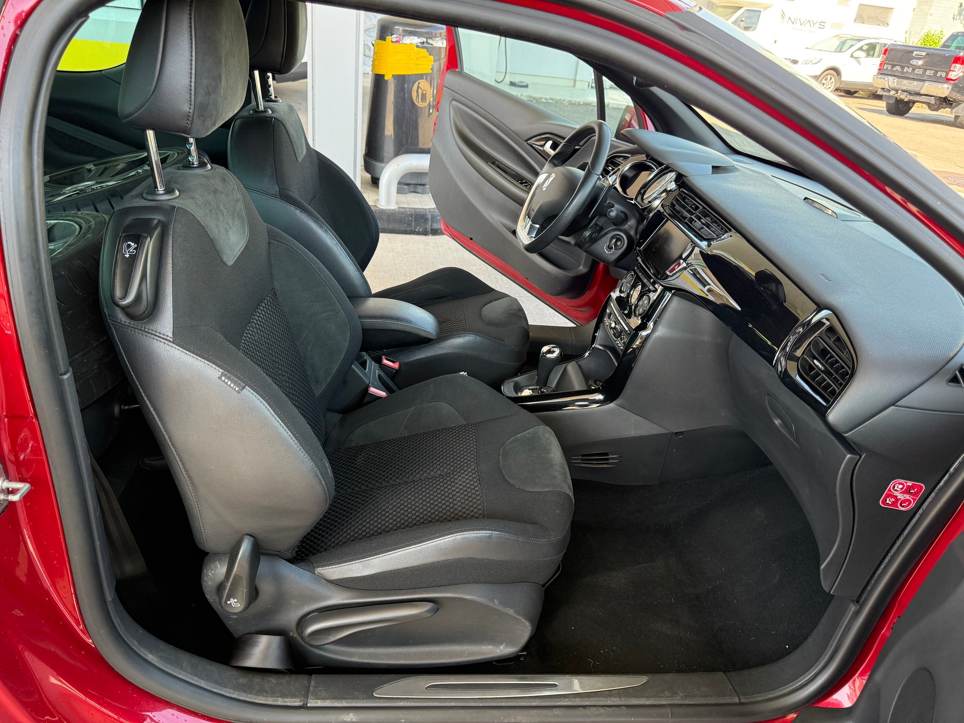 DS AUTOMOBILES DS3 1.6 16V e-HDi SO Chic EGS6-image-9