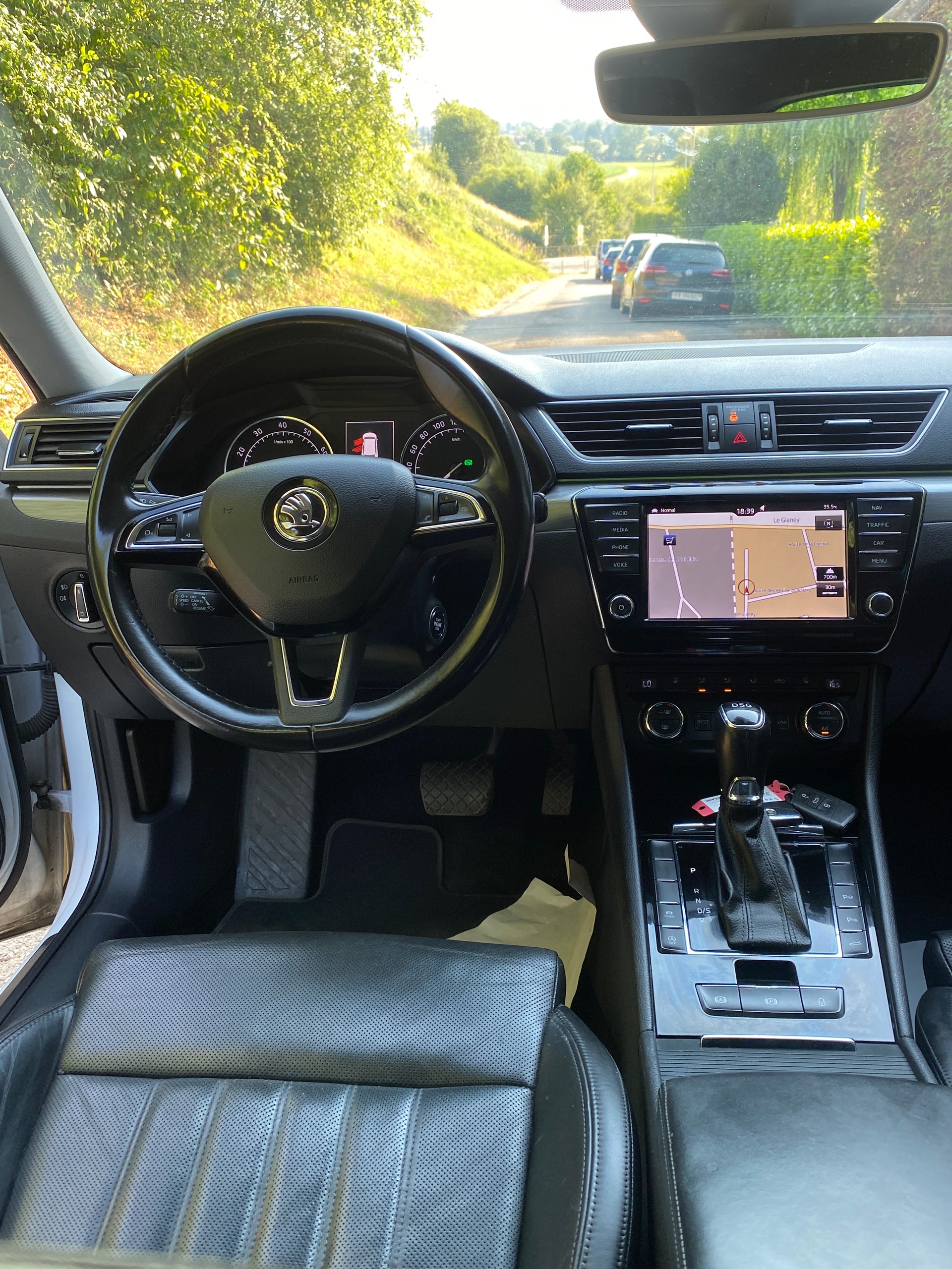 SKODA Superb Combi 1.8 TSI Style DSG-image-8