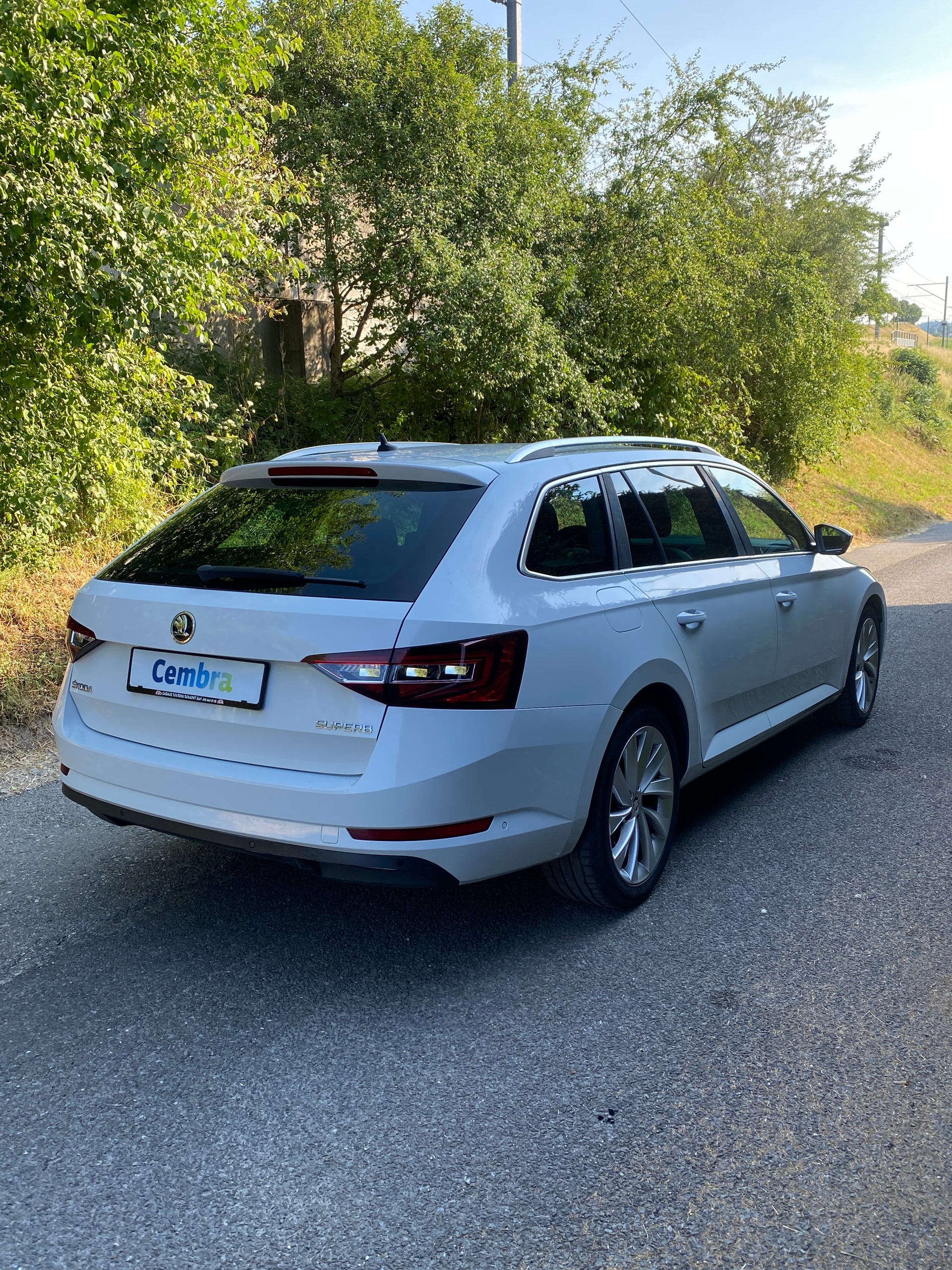 SKODA Superb Combi 1.8 TSI Style DSG-image-2