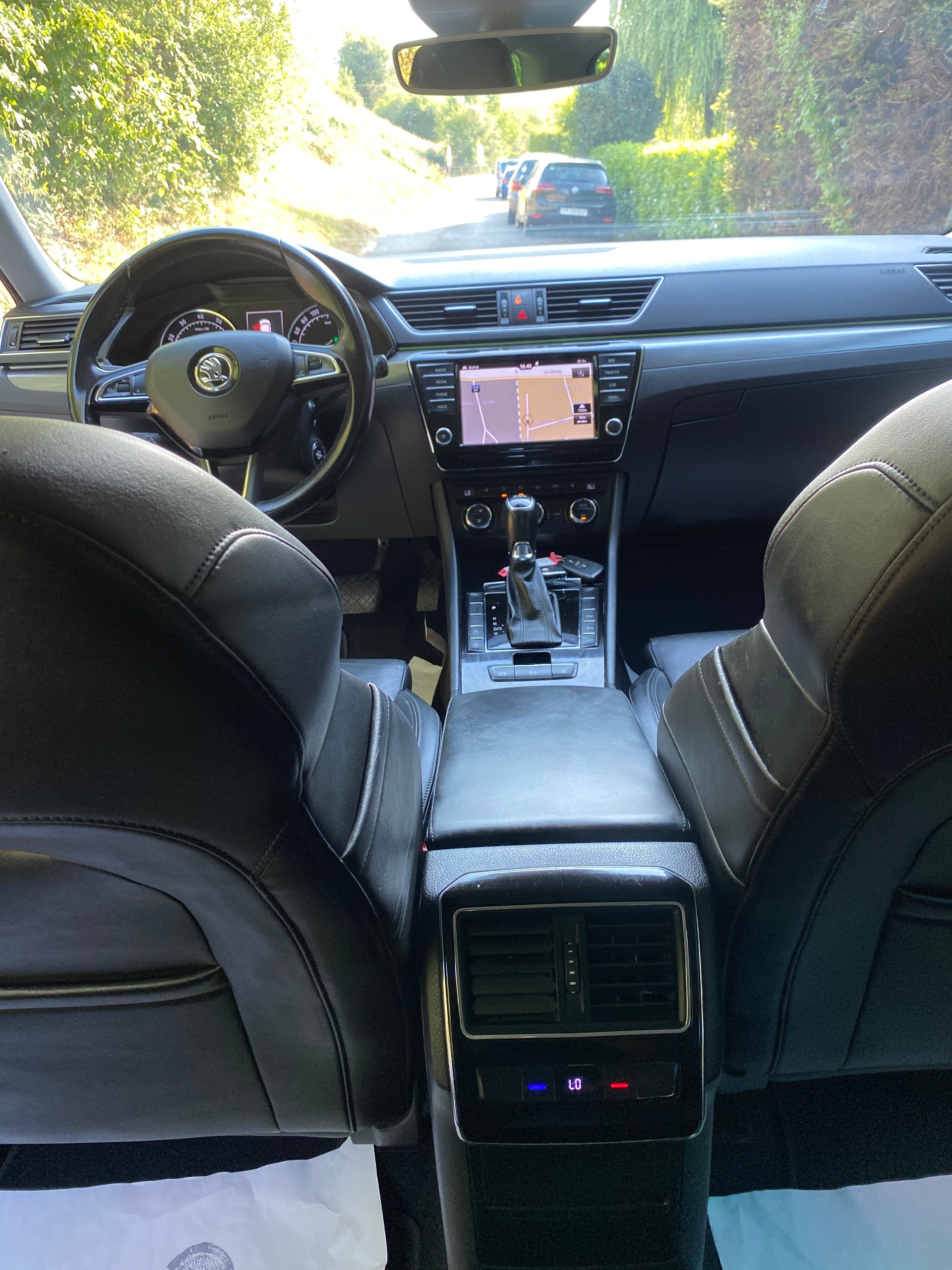 SKODA Superb Combi 1.8 TSI Style DSG-image-9
