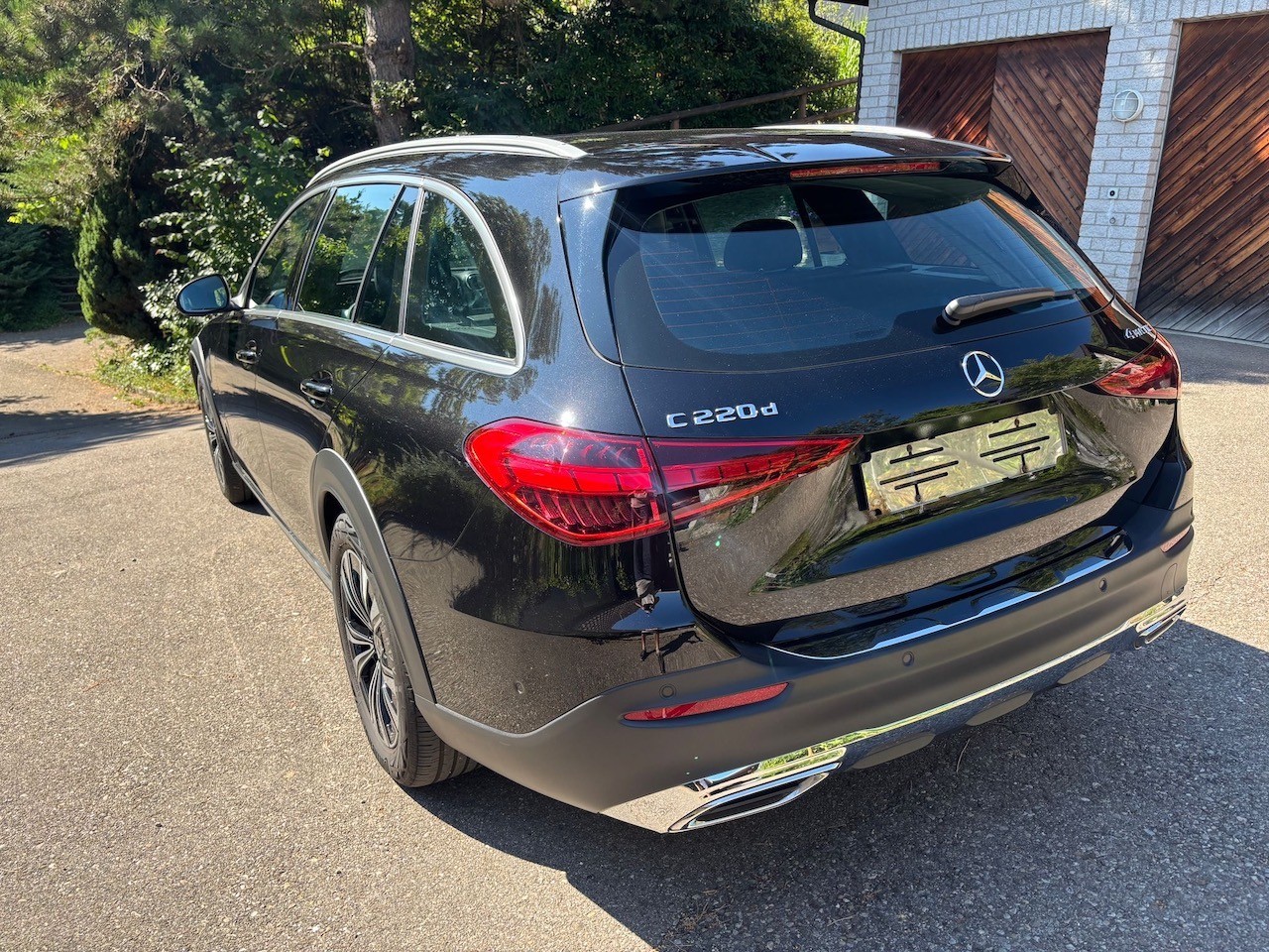 MERCEDES-BENZ C 220 d 4Matic T All-Terrain Avantgarde-image-1