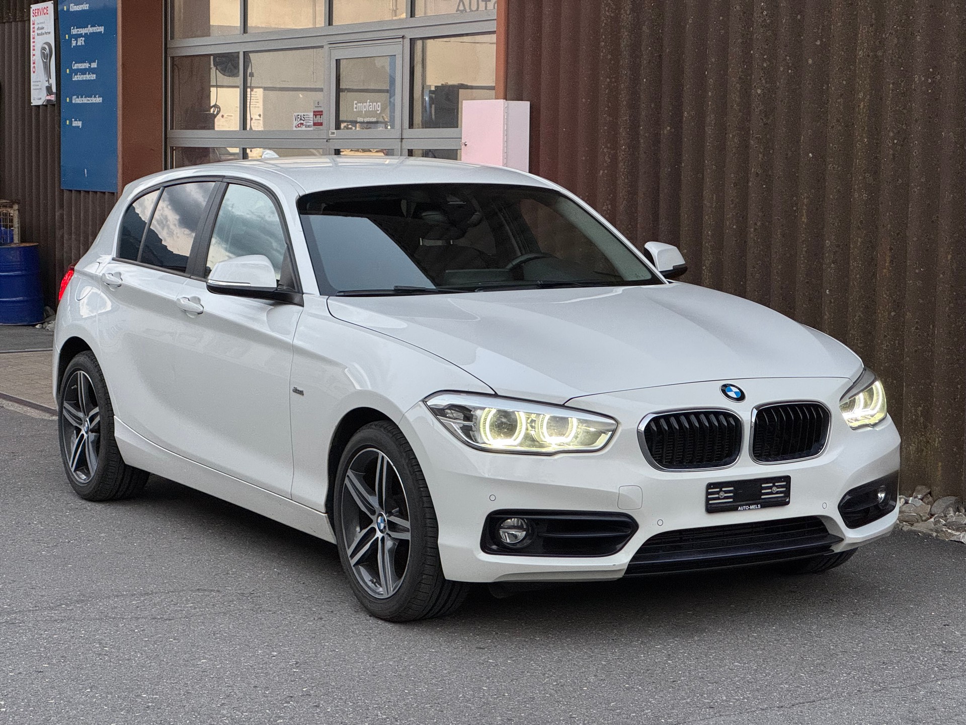 BMW 118d xDrive-image-0