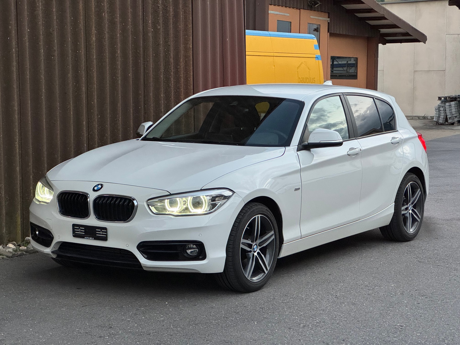 BMW 118d xDrive-image-5