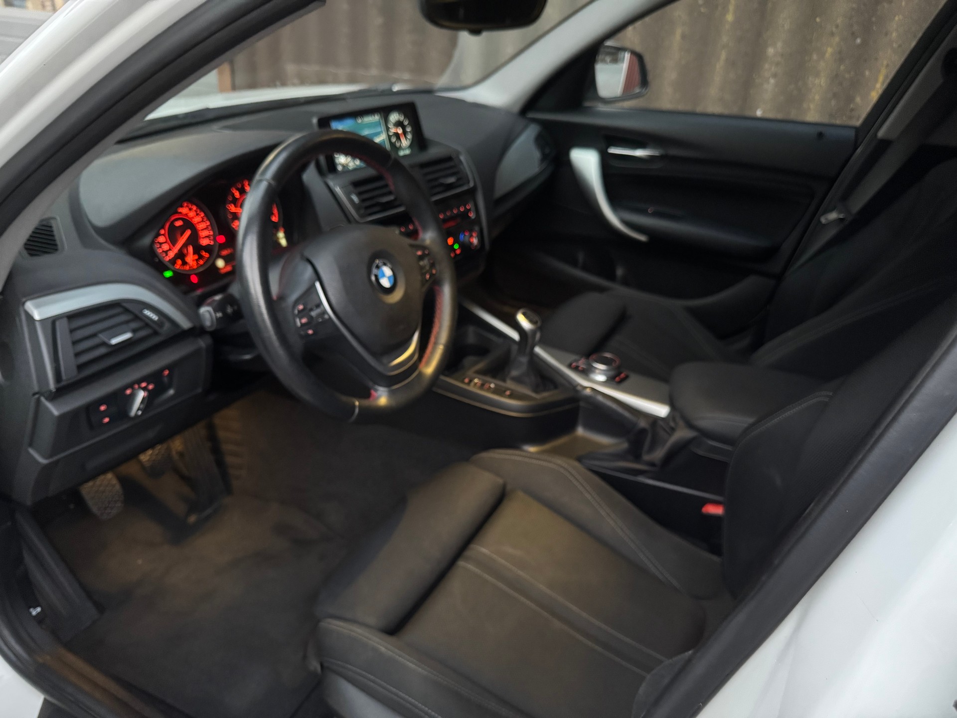 BMW 118d xDrive-image-7